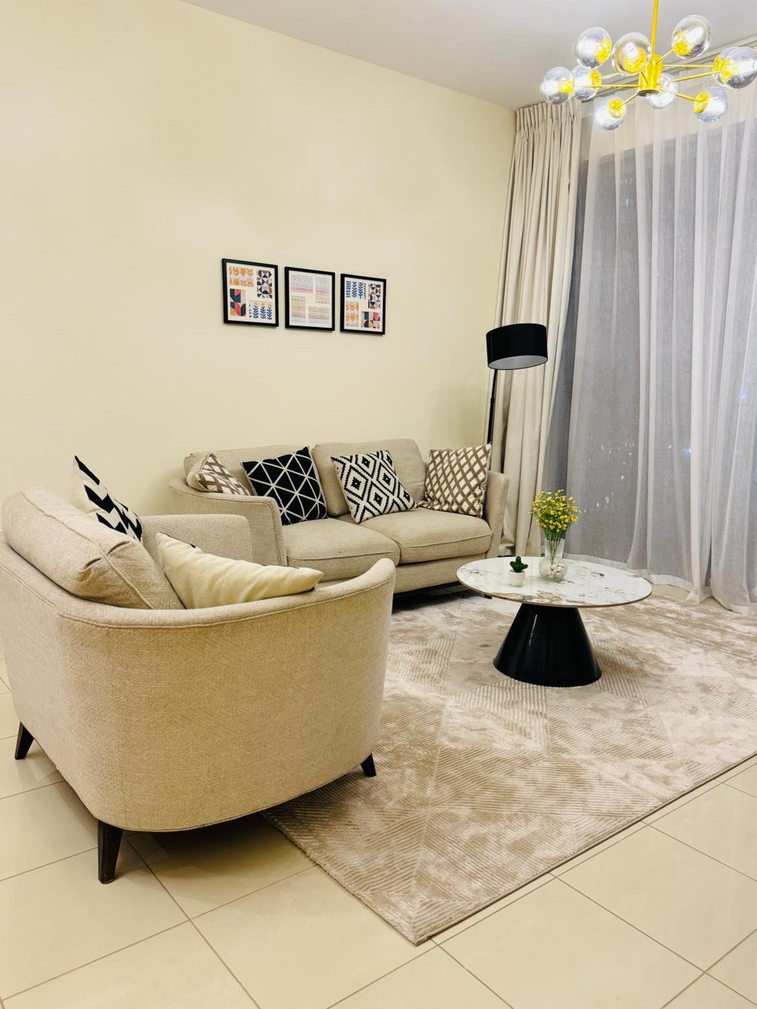 Appartement In Opposite To Burj Khalifa *