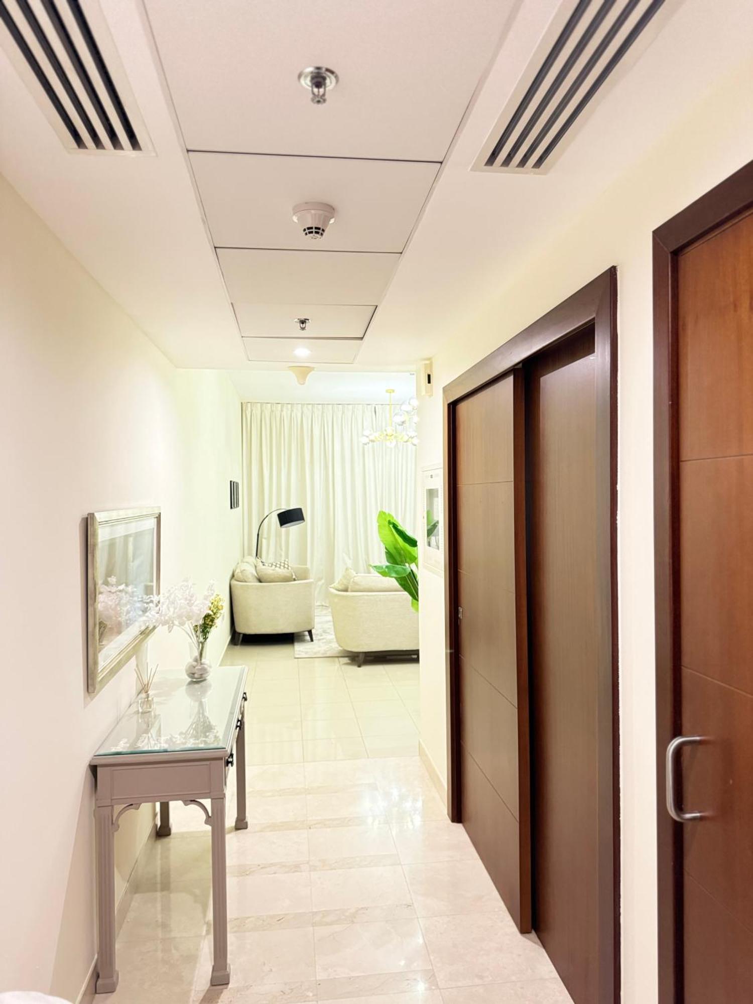 Appartement In Opposite To Burj Khalifa *