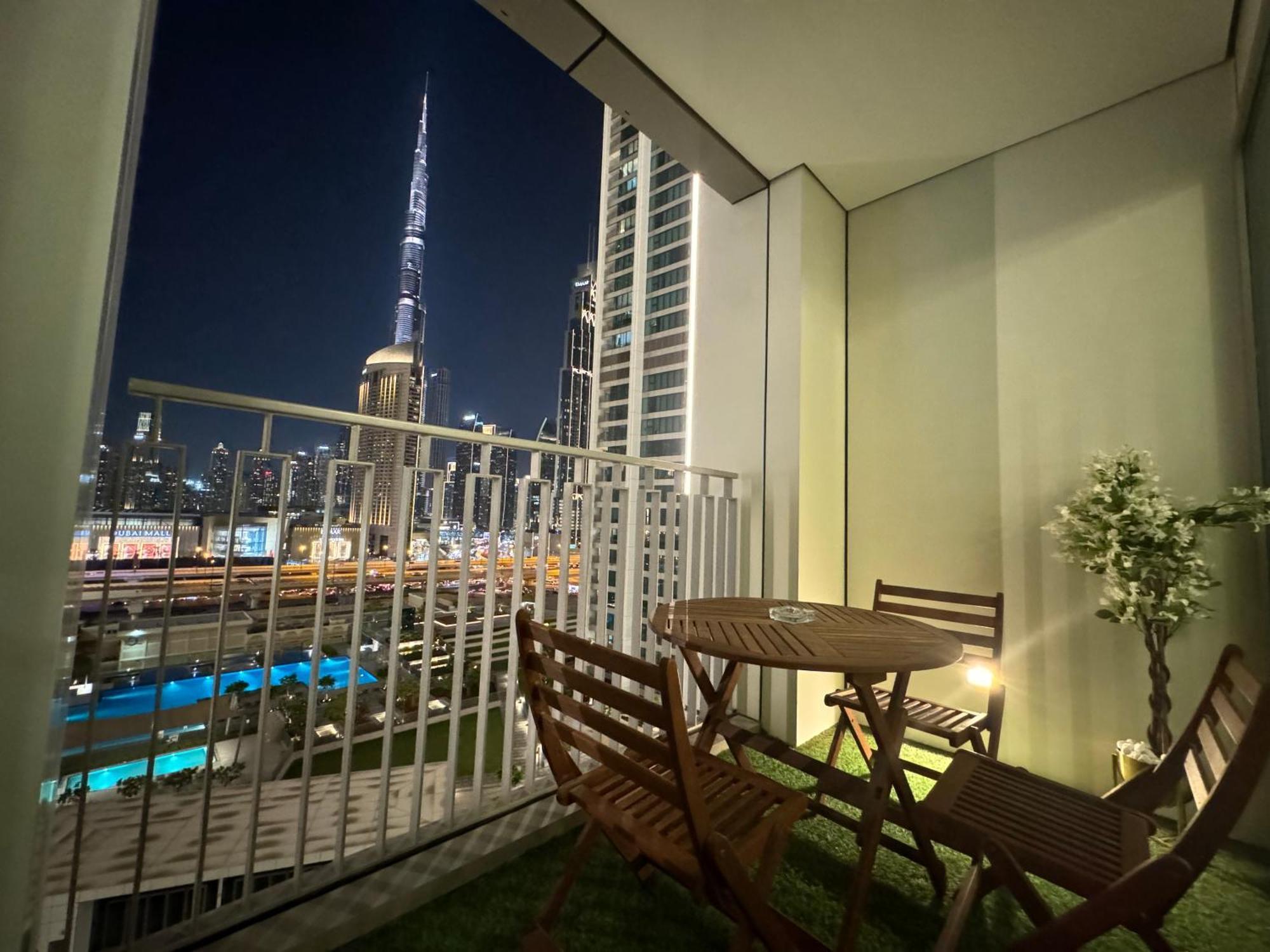 Mall Connected! Amazing Burj Khalifa View! Excellent Pool & Gym Access! *