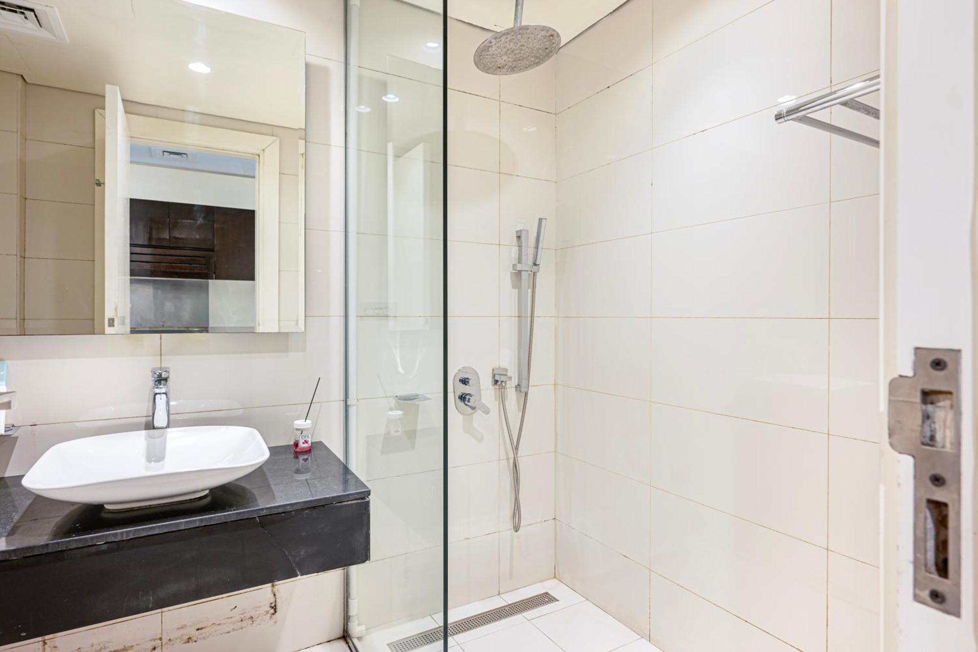 Modern In Business Bay Hub Apartment