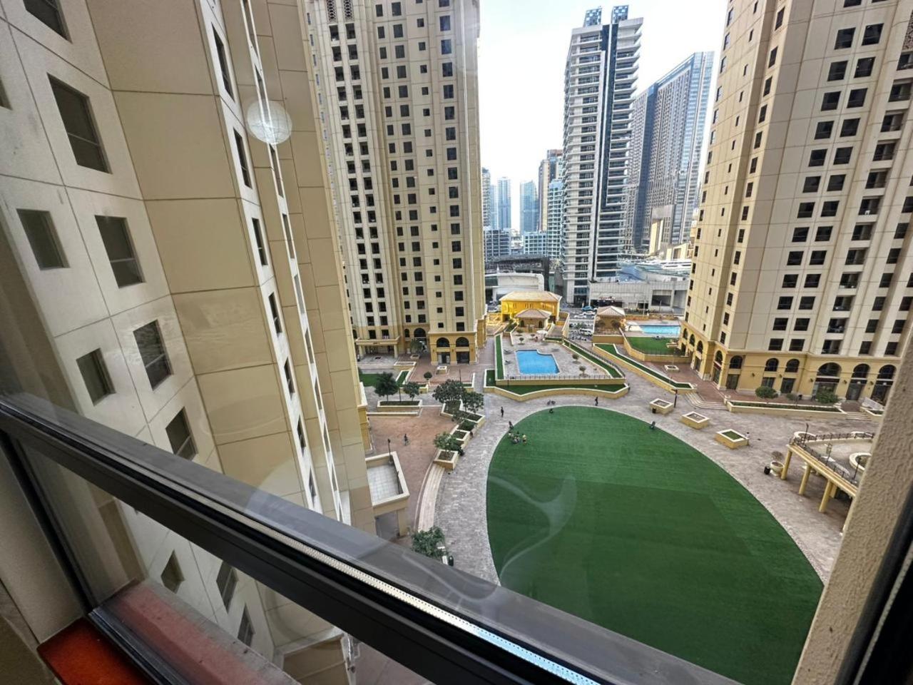 Spacious Bedroom With Easy Access To The Tram And Beach, Located Near Jbr Walk Dubái