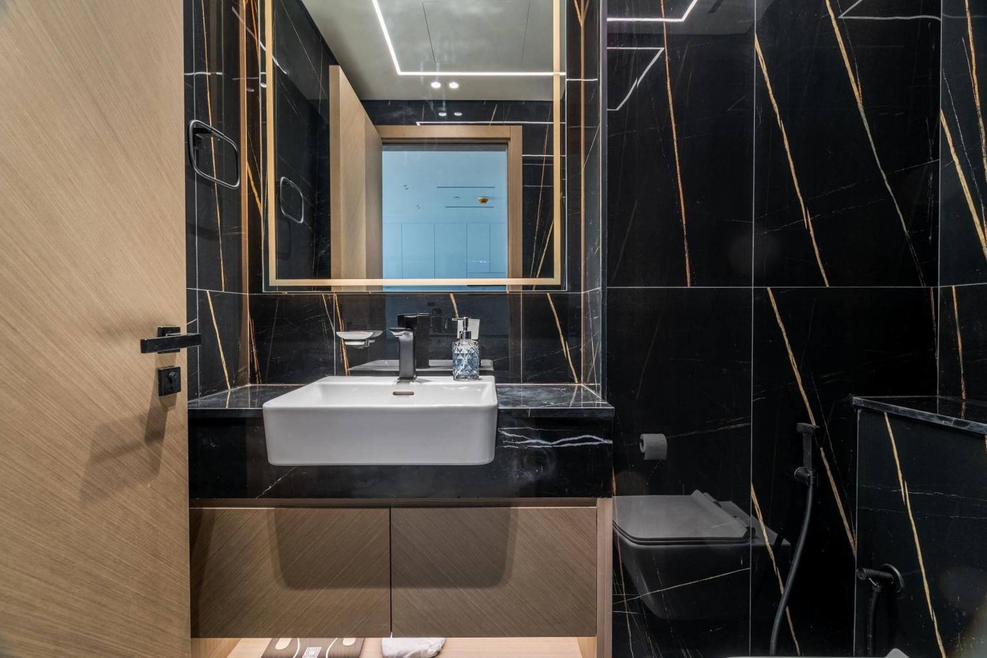 Apartemen Modern 1br In Jvc With Amazing Amenities *