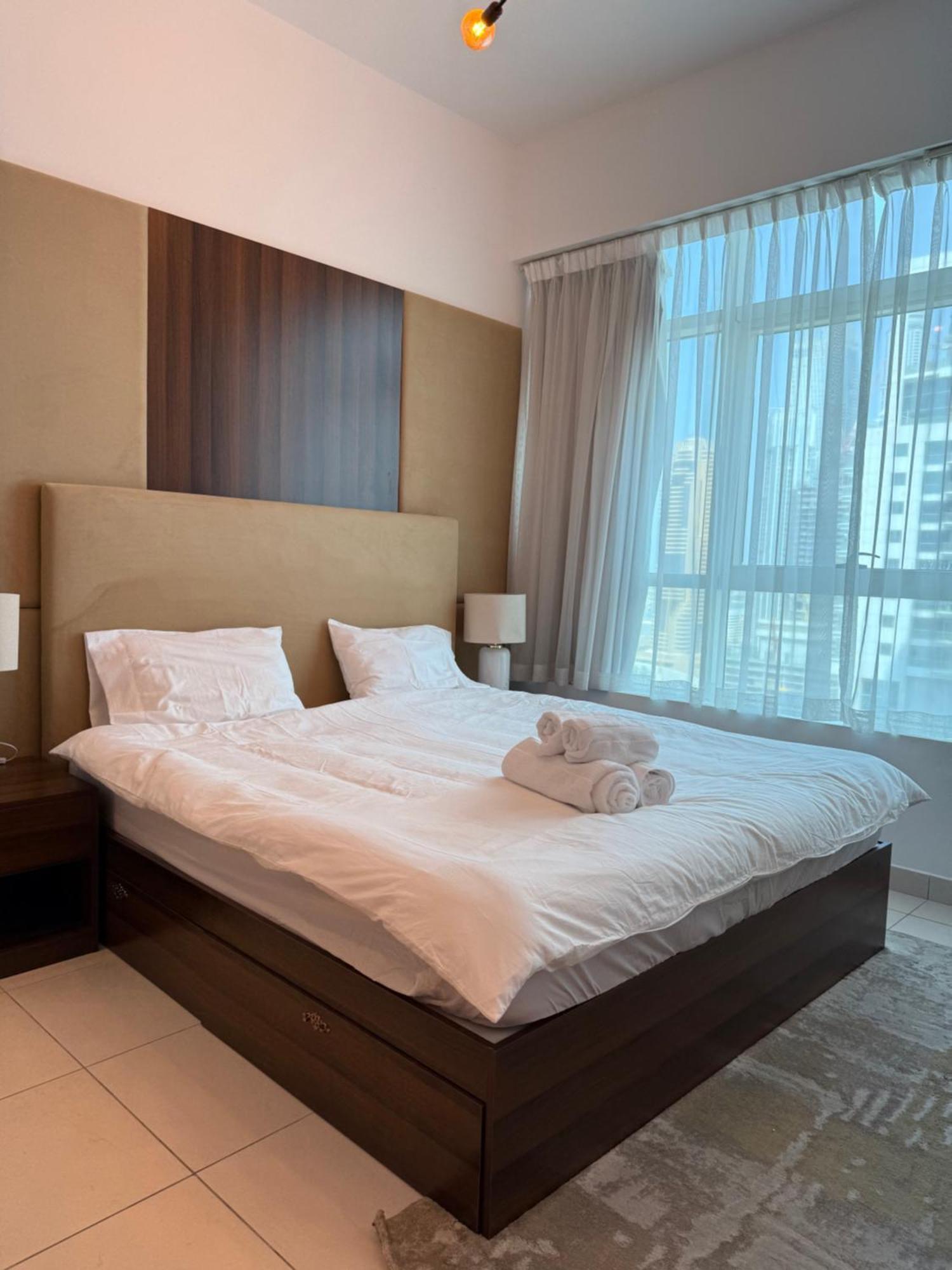 Stunning Marina-view 1 Bed Apartment