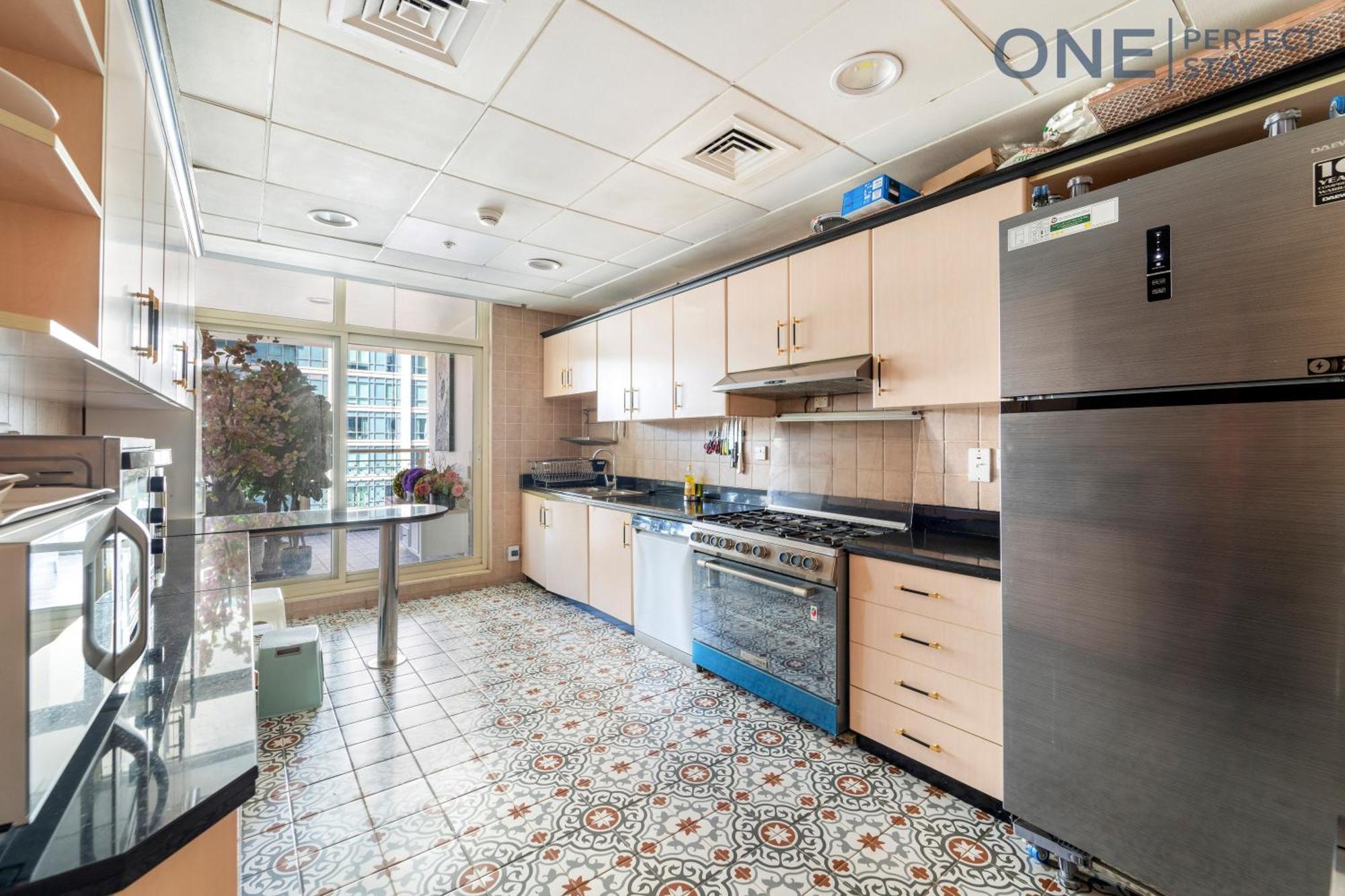 Amazing 3br With Maid In Marina With Pool & Gym Appartamento Dubai