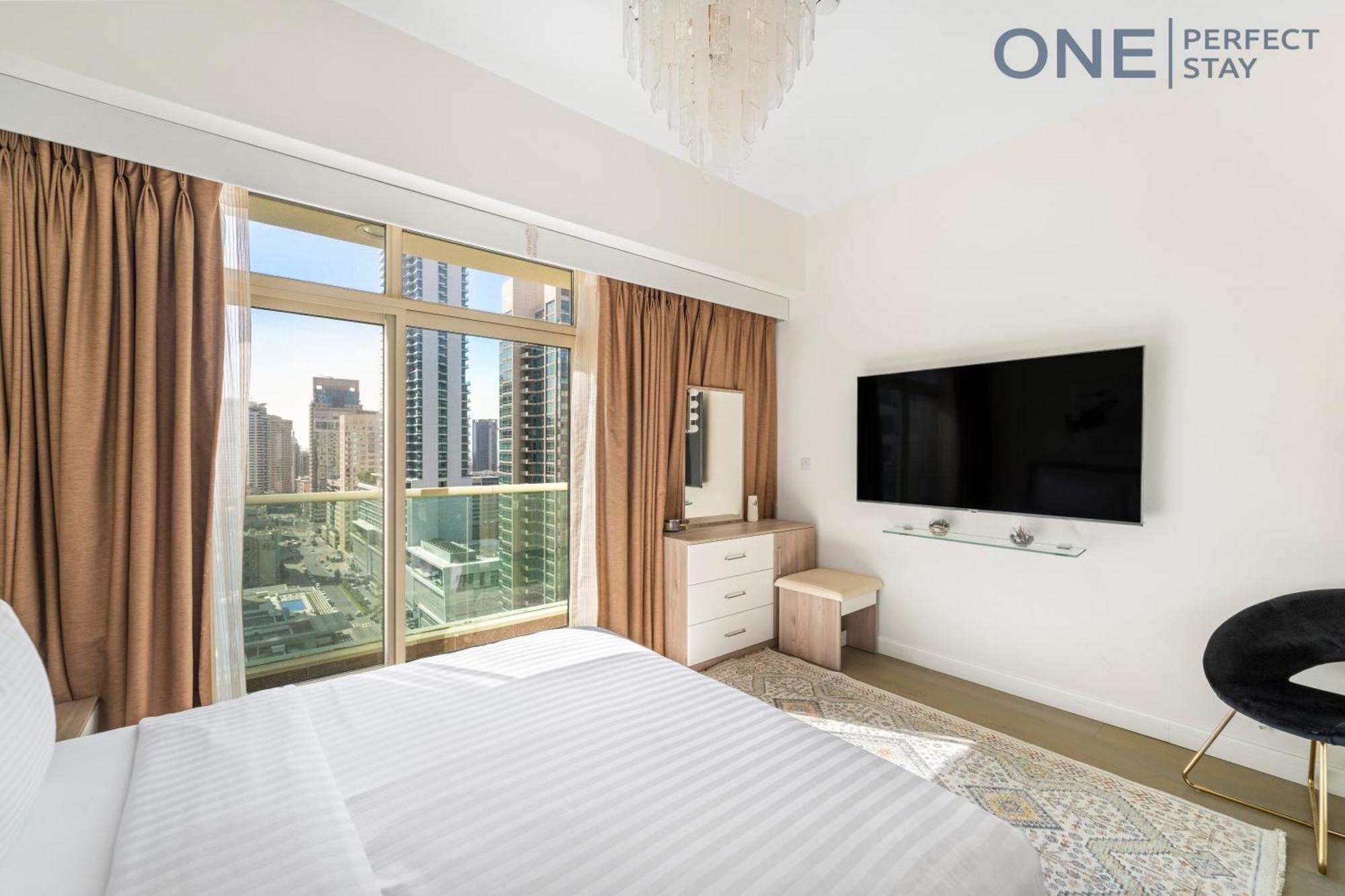 Amazing 3br With Maid In Marina With Pool & Gym Appartamento Dubai