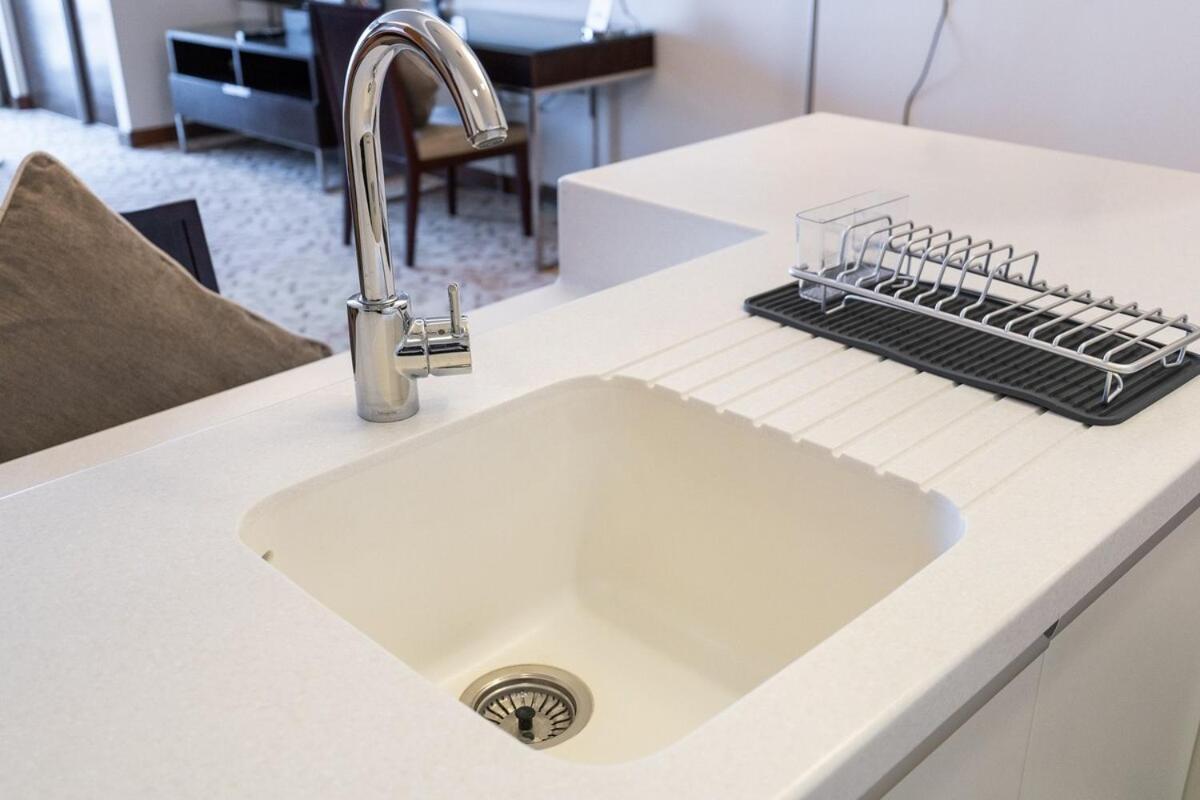 Elegant Studio Perfect For 2 At The Address Mall Apartment