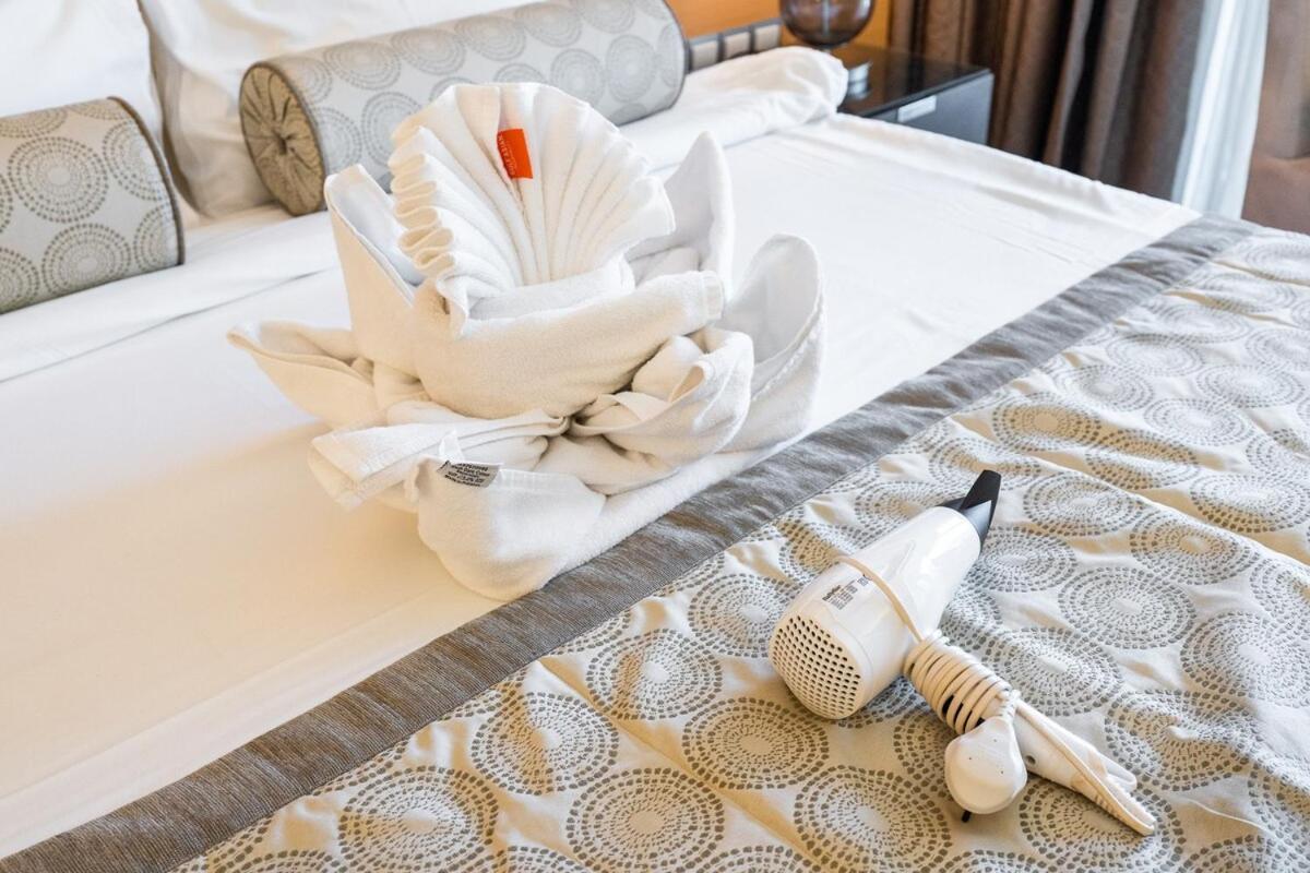 Elegant Studio Perfect For 2 At The Address Mall