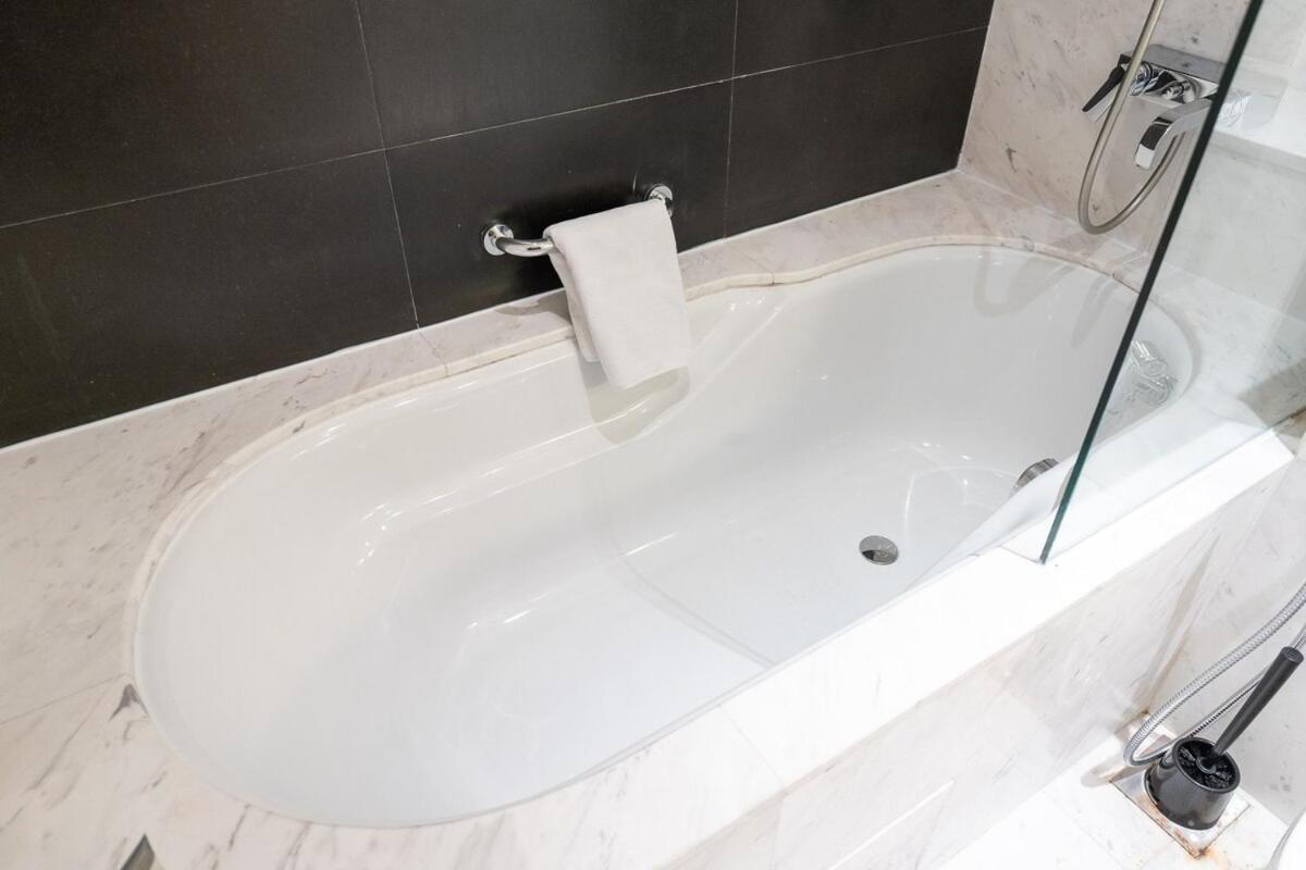 Elegant Studio Perfect For 2 At The Address Mall Dubai