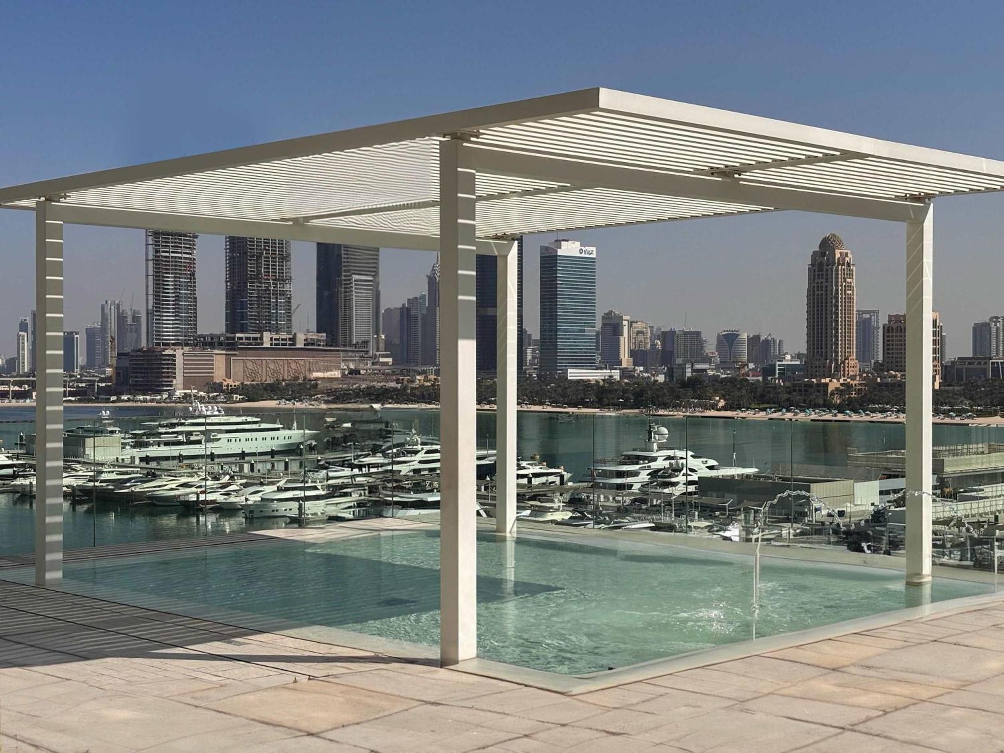 Frank Porter - Sunrise Tower Dubaï