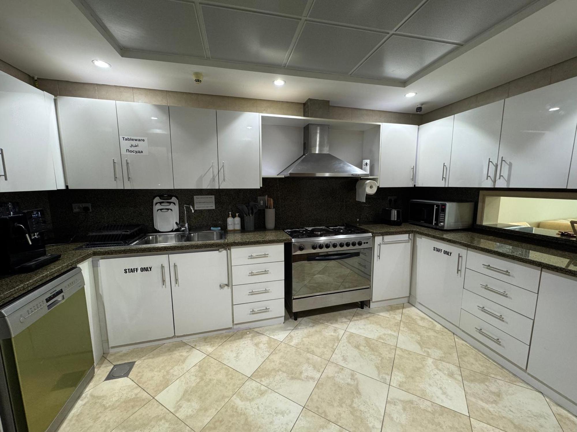 4 Friends Jbr, Sea View Capsule hotel Dubai