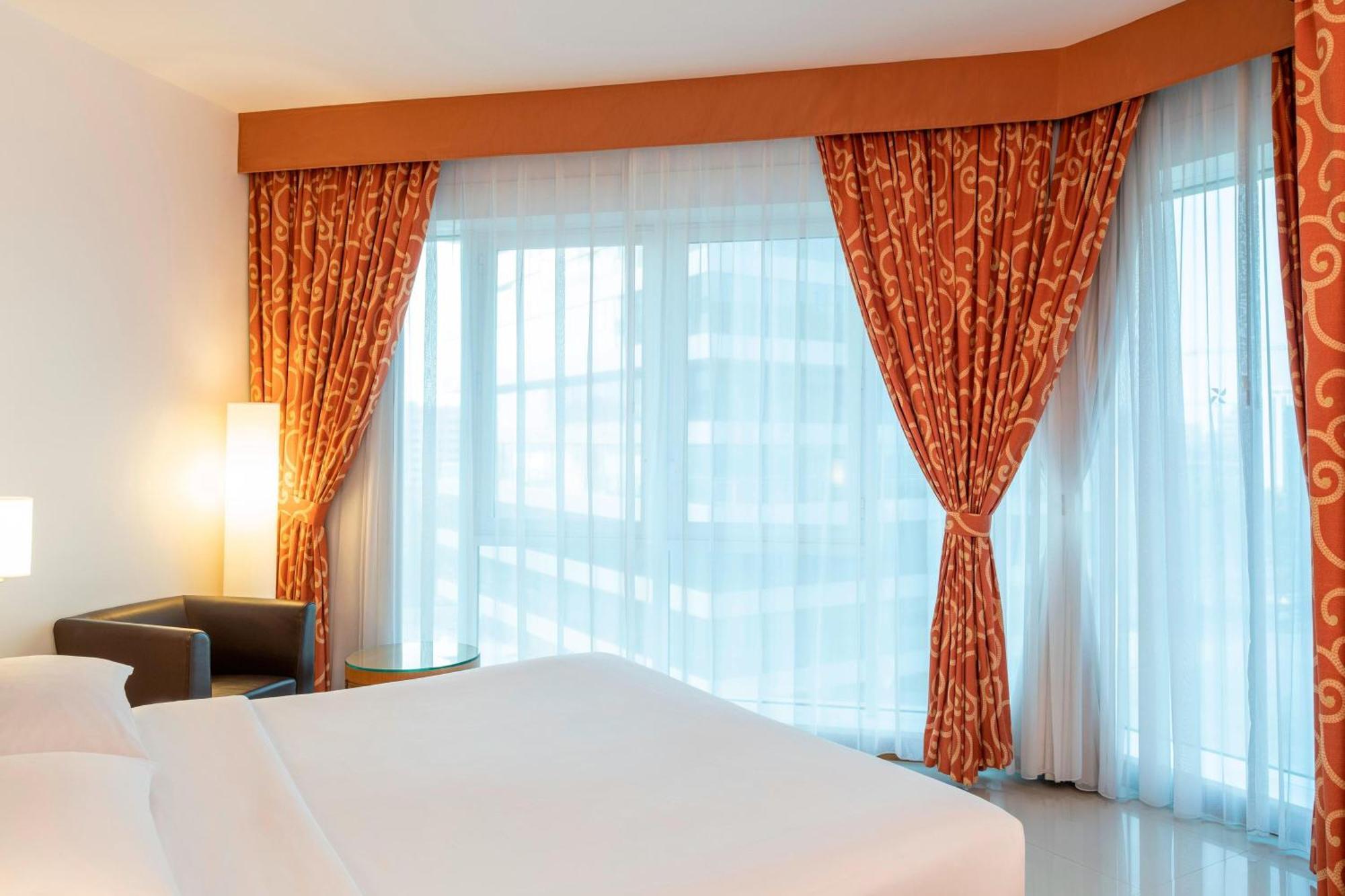 Four Points By Sheraton Bur 4* Dubai