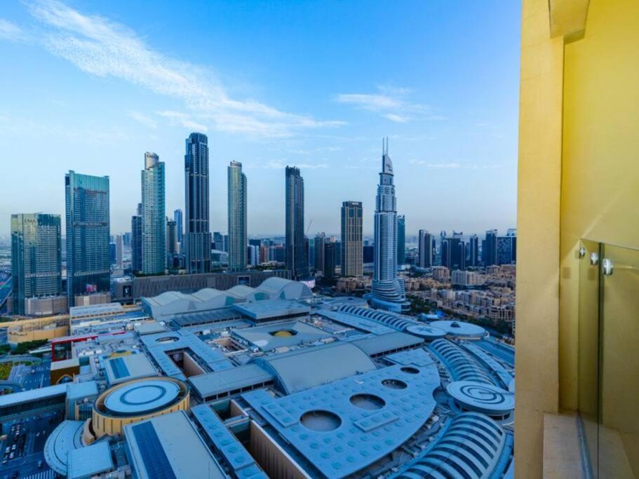 Creston Mall Residences Apartemen