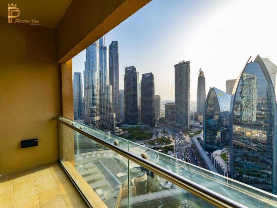 Creston Mall Residences Apartemen