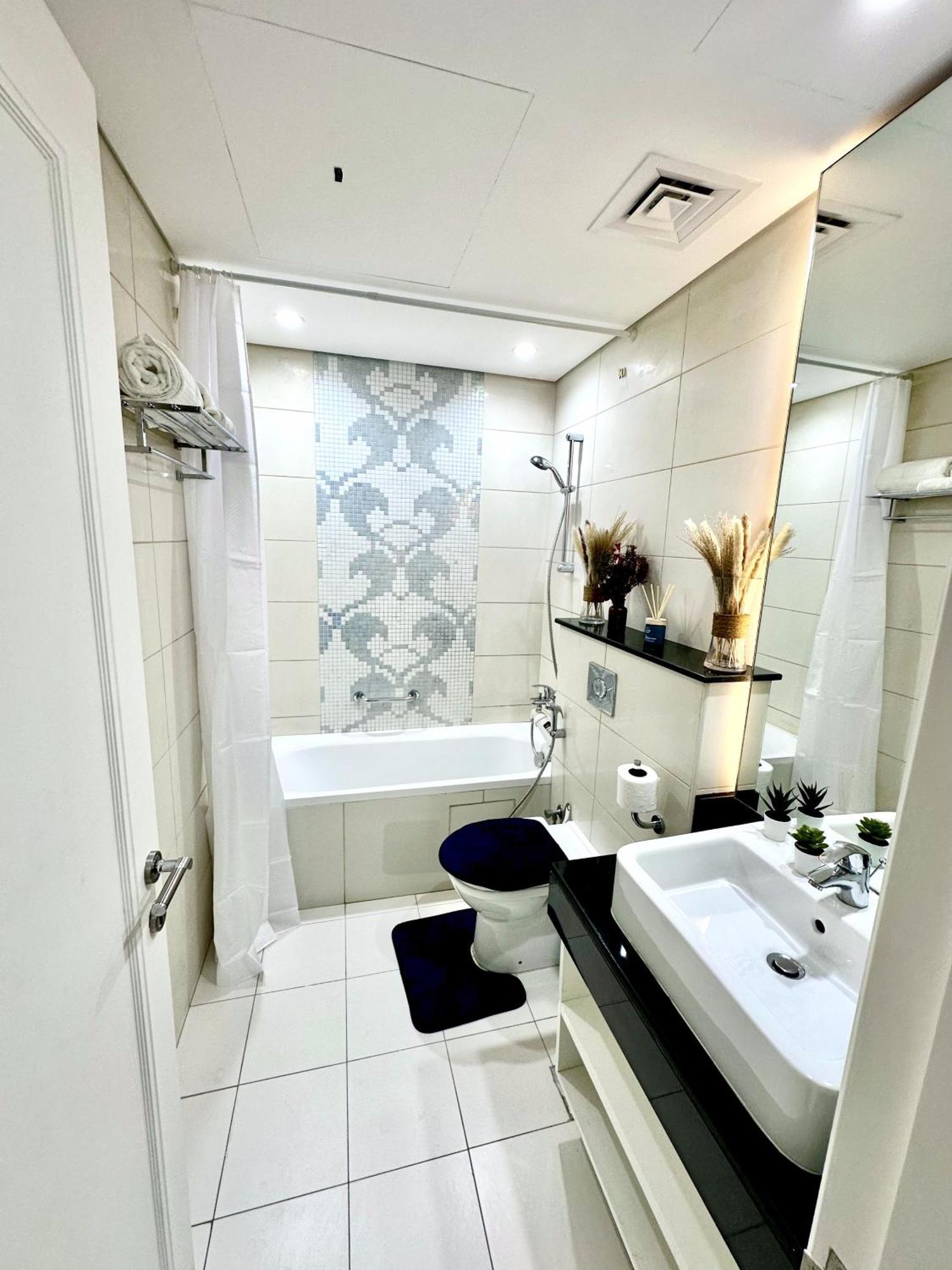 Casa de férias 369 Stays- 2 Bedroom In Business Bay Dubai