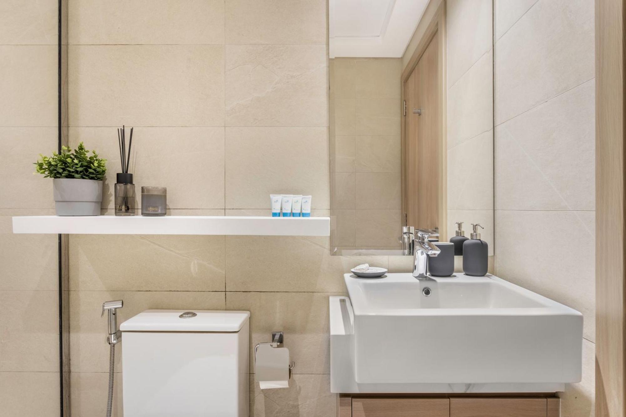 Appartement Luxurious Brand New 1br Huge Balcony Azizi 37 Dubaï