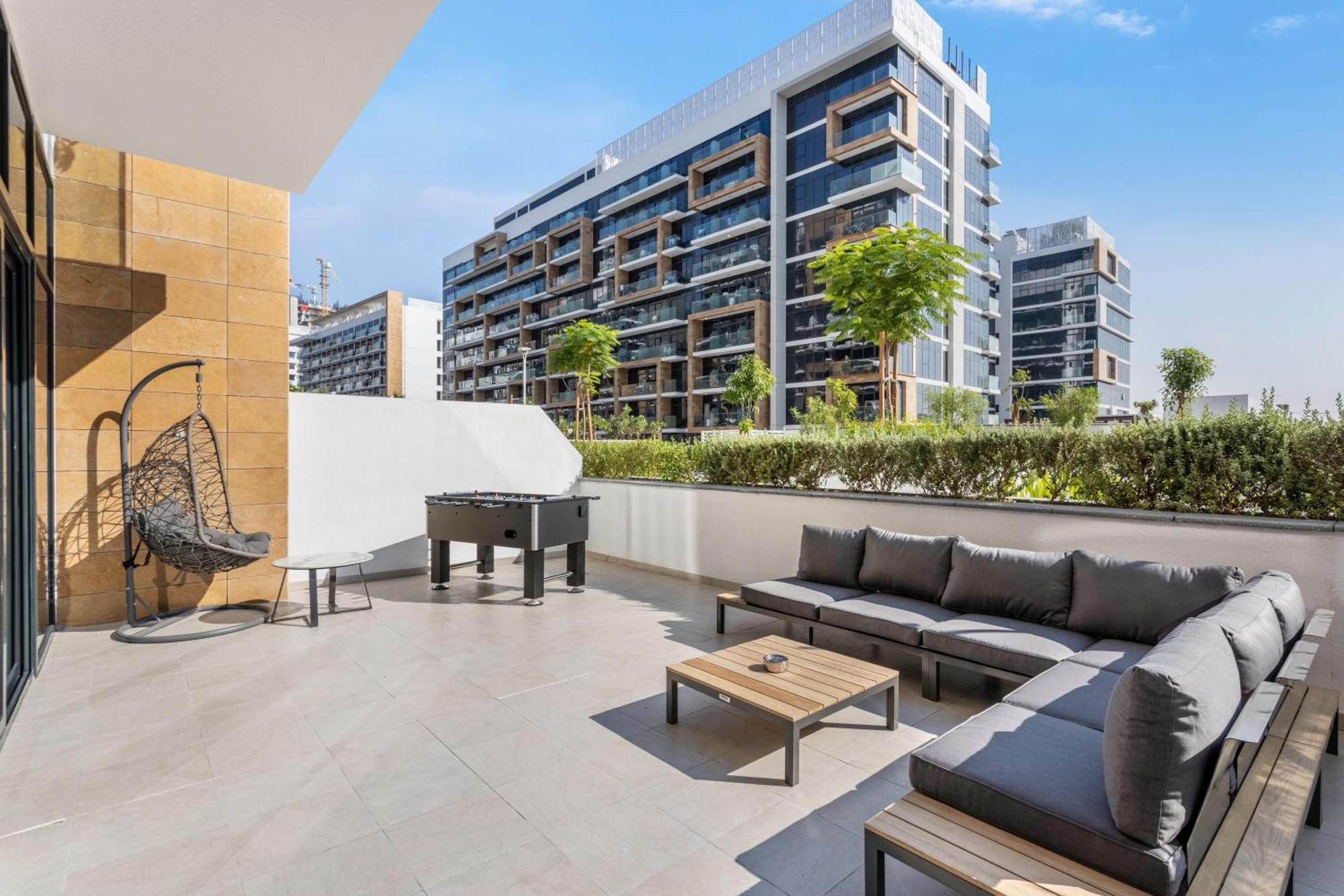 Luxurious Brand New 1br Huge Balcony Azizi 37 Appartement