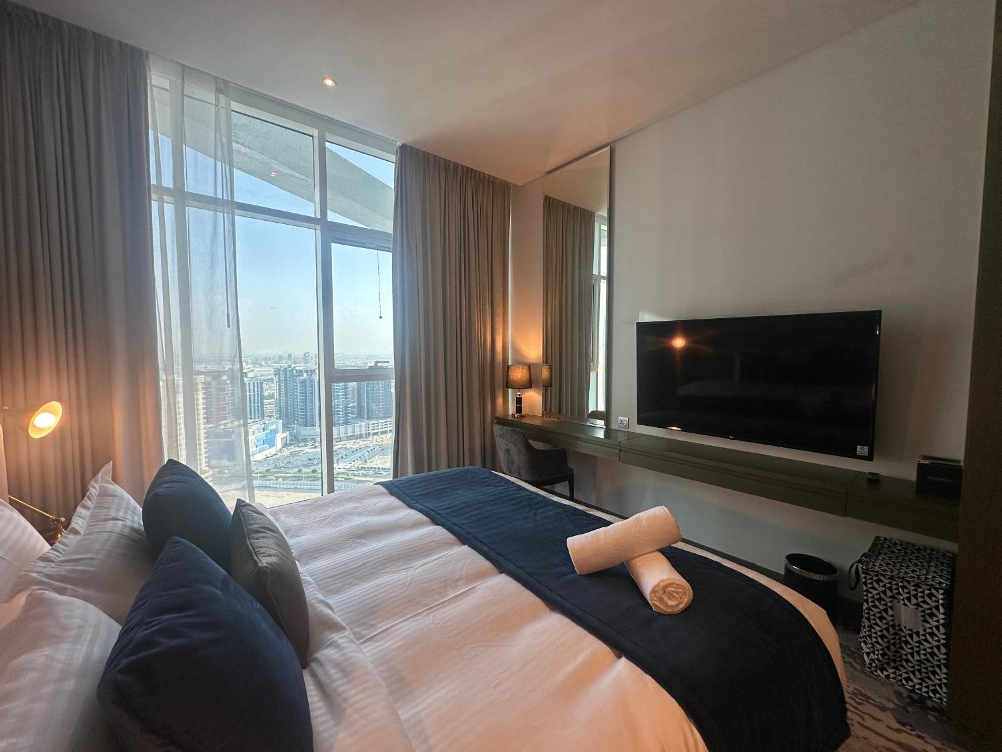 Business Bay Modern With A Pool View At Damac Maison Prive