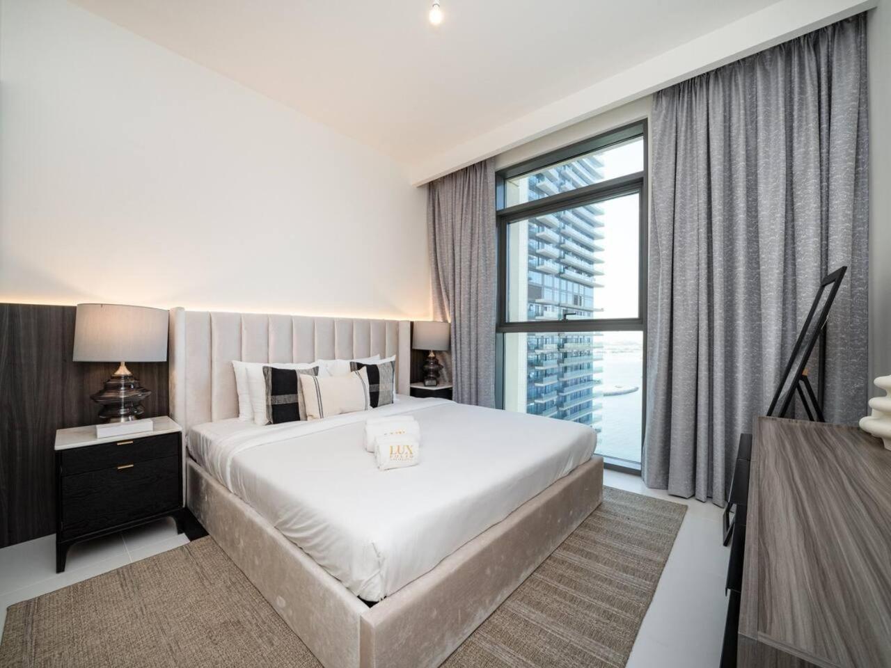 Sleek 1-bedroom Beachfront Escape In Marina Vista