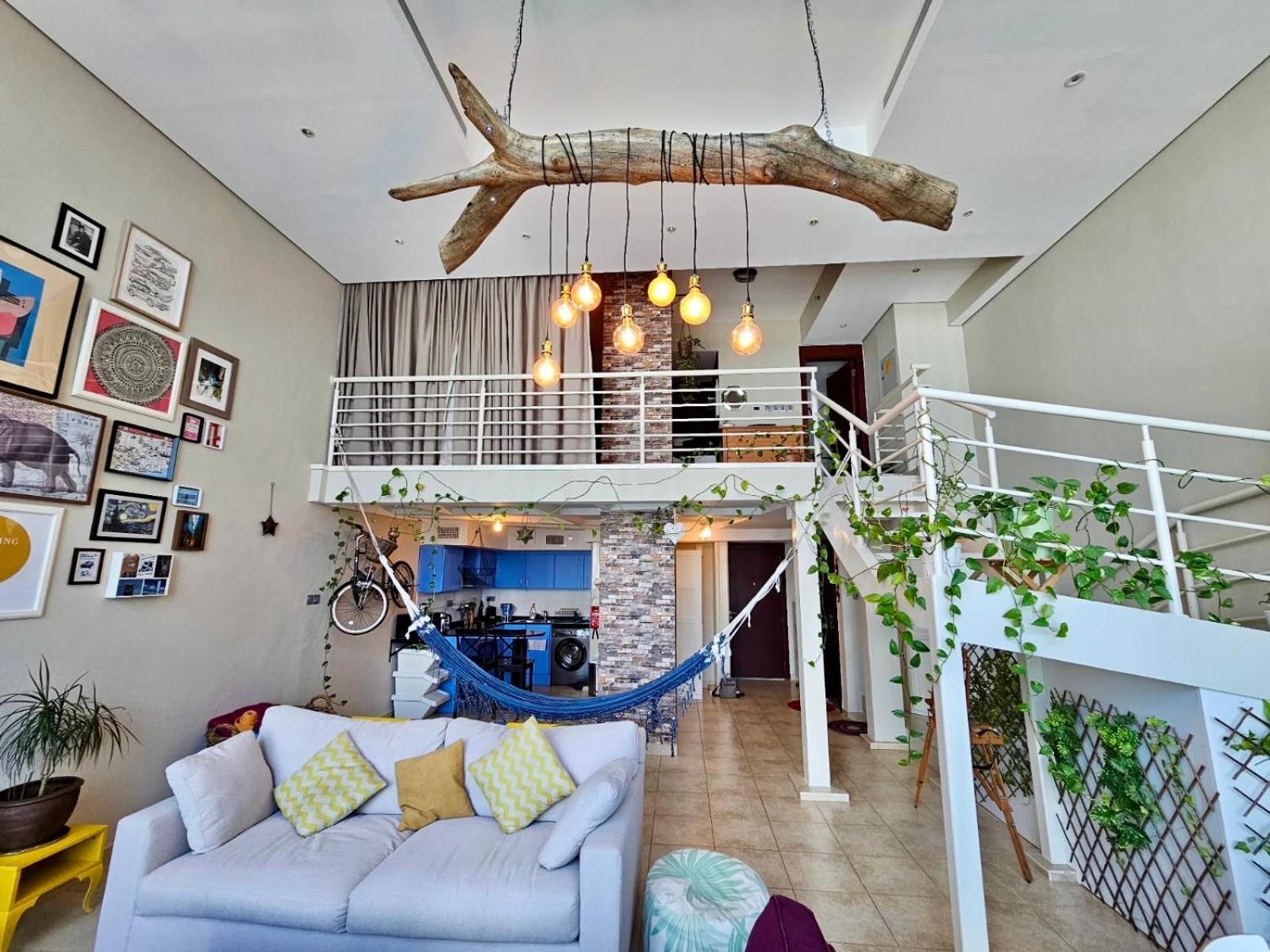 Hotel Urban Oasis Stylish Loft Abundant Natural Light *