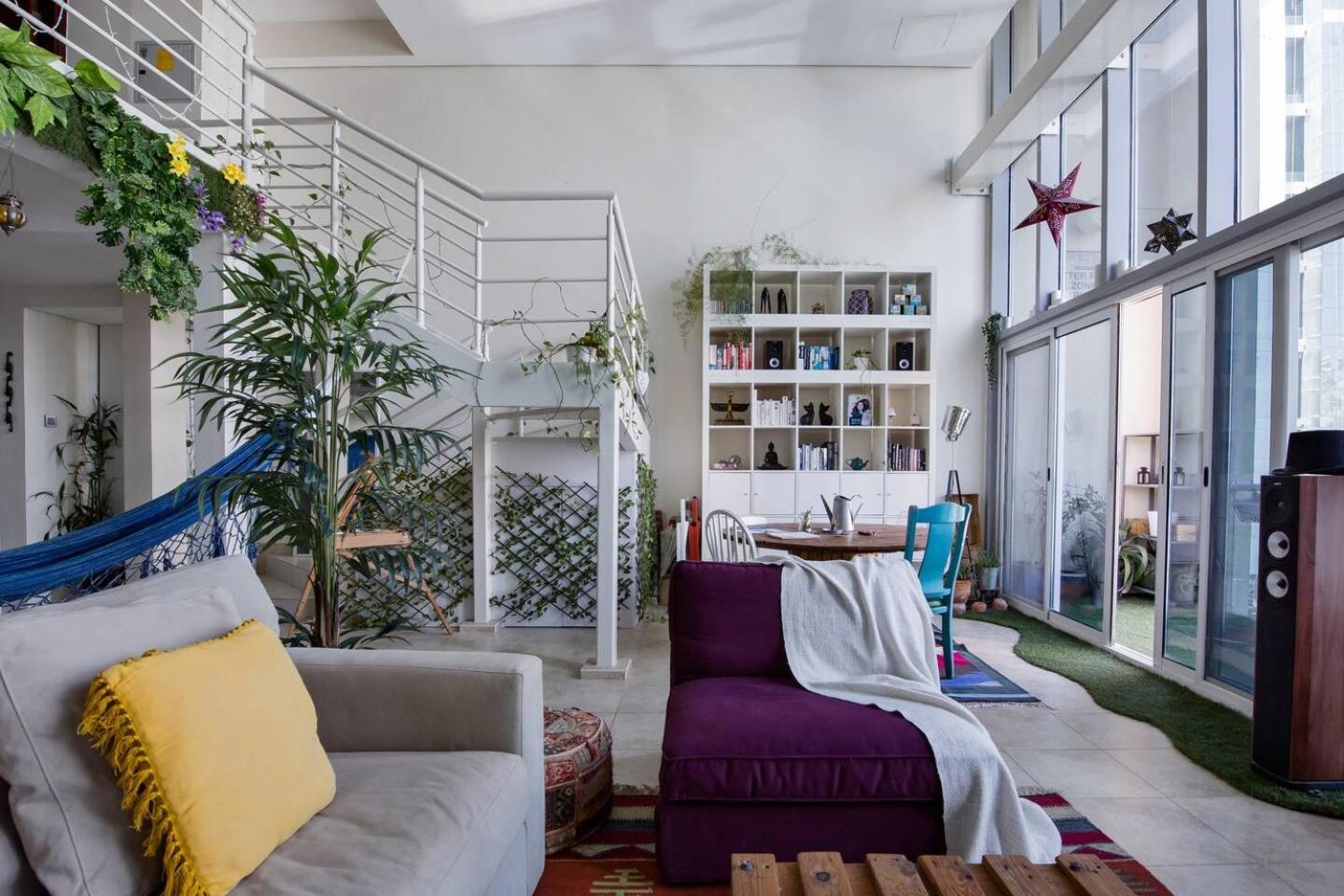 Hotel Urban Oasis Stylish Loft Abundant Natural Light Dubaï