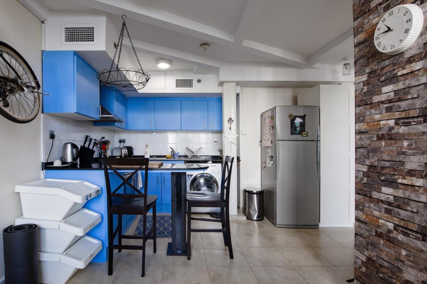Urban Oasis Stylish Loft Abundant Natural Light