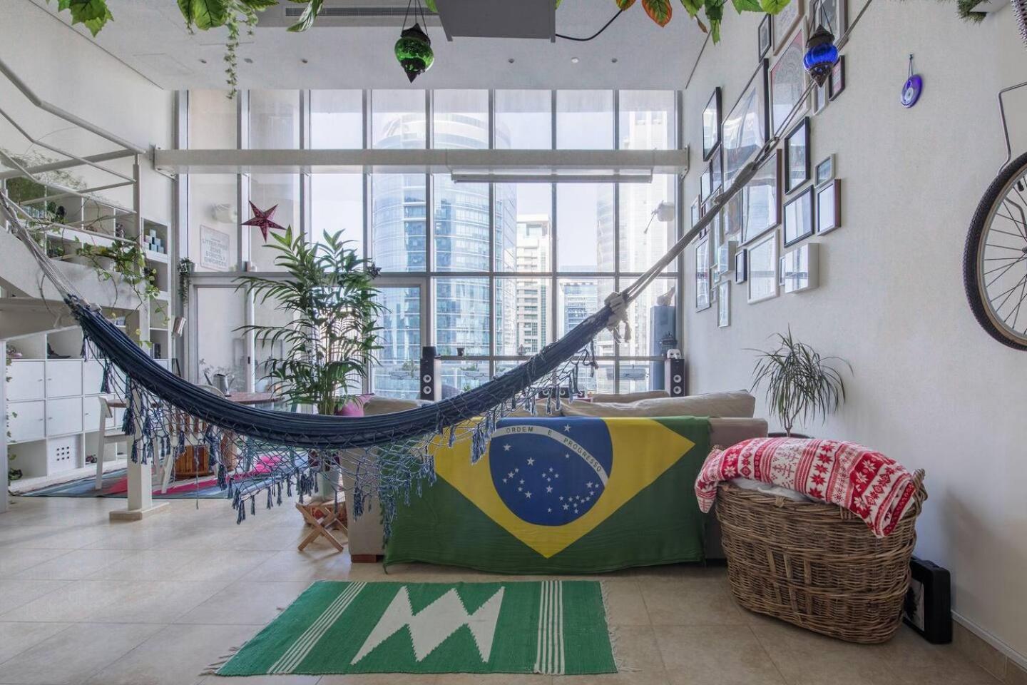 Urban Oasis Stylish Loft Abundant Natural Light * Dubaï