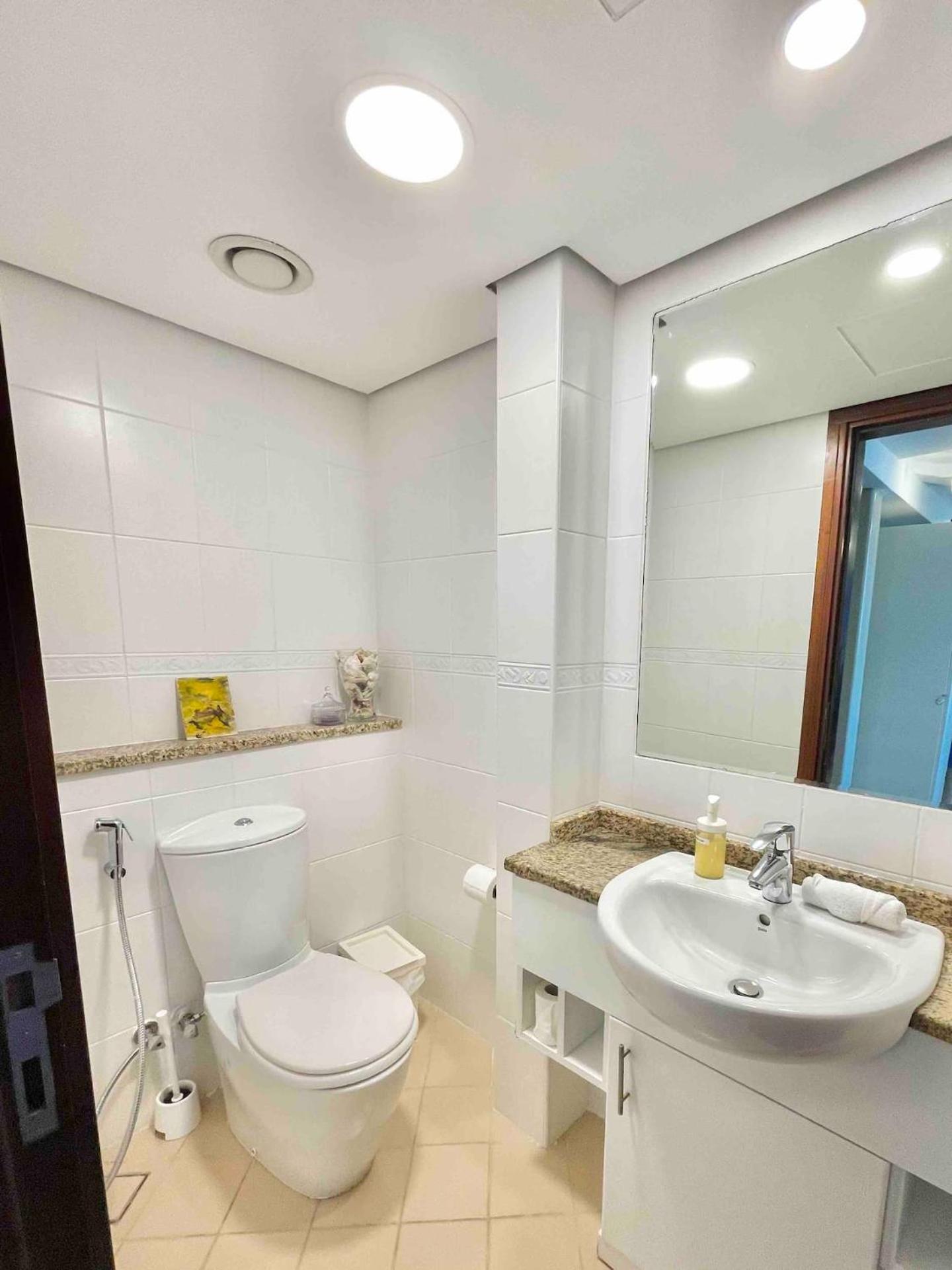 Hotel Urban Oasis Stylish Loft Abundant Natural Light *