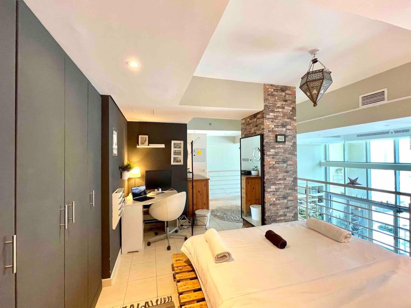 Hotel Urban Oasis Stylish Loft Abundant Natural Light