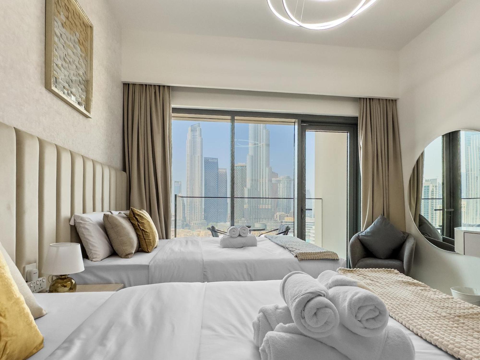 View In And Burj Khalifa View - 2 Bedroom - 3 Beds Apartemen