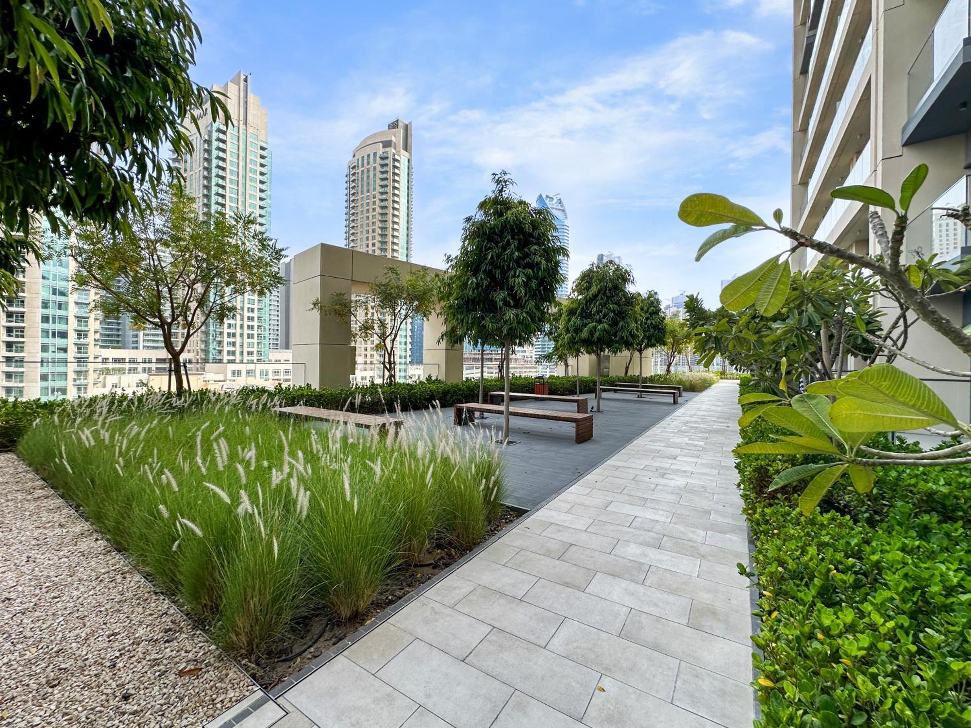 View In And Burj Khalifa View - 2 Bedroom - 3 Beds Apartemen