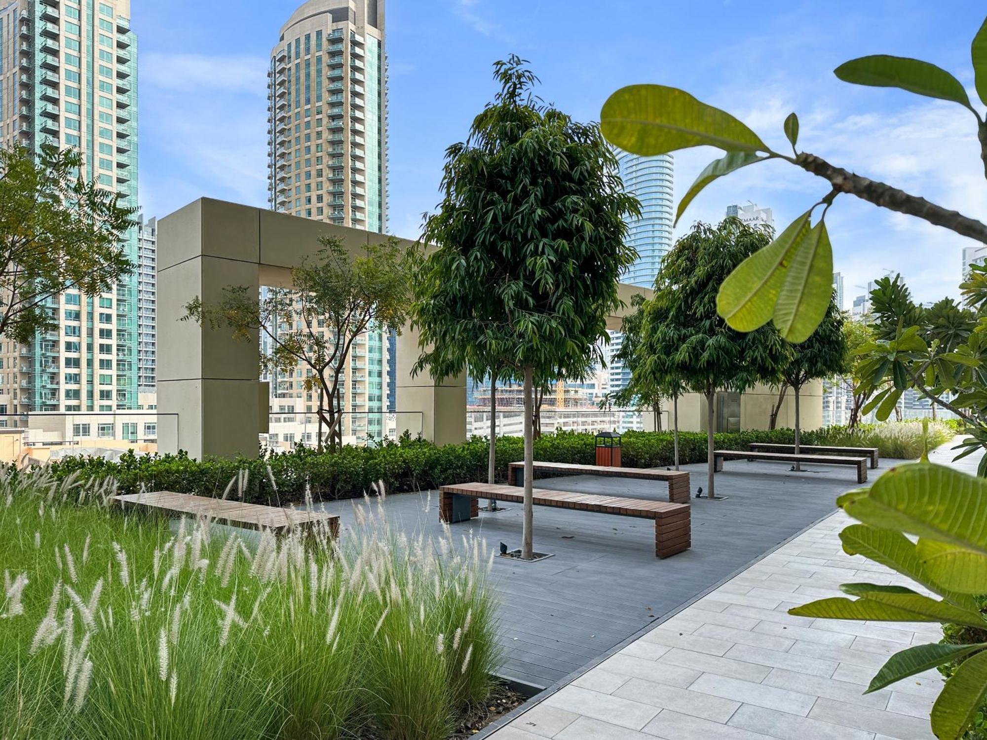 View In And Burj Khalifa View - 2 Bedroom - 3 Beds Apartemen *