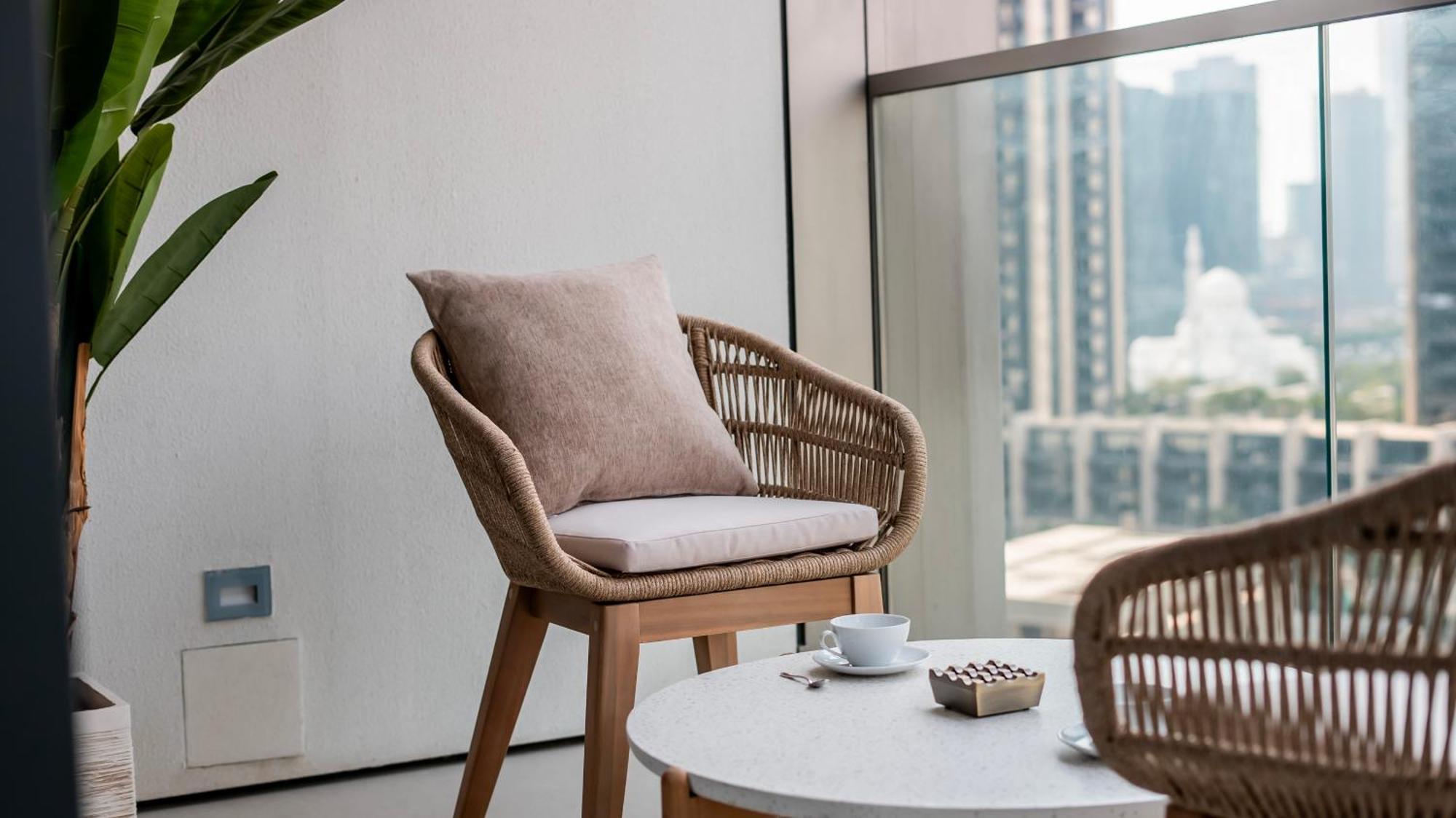 Luxury 1-bedroom In Downtown I Walk To Mall And Fountains Lägenhet