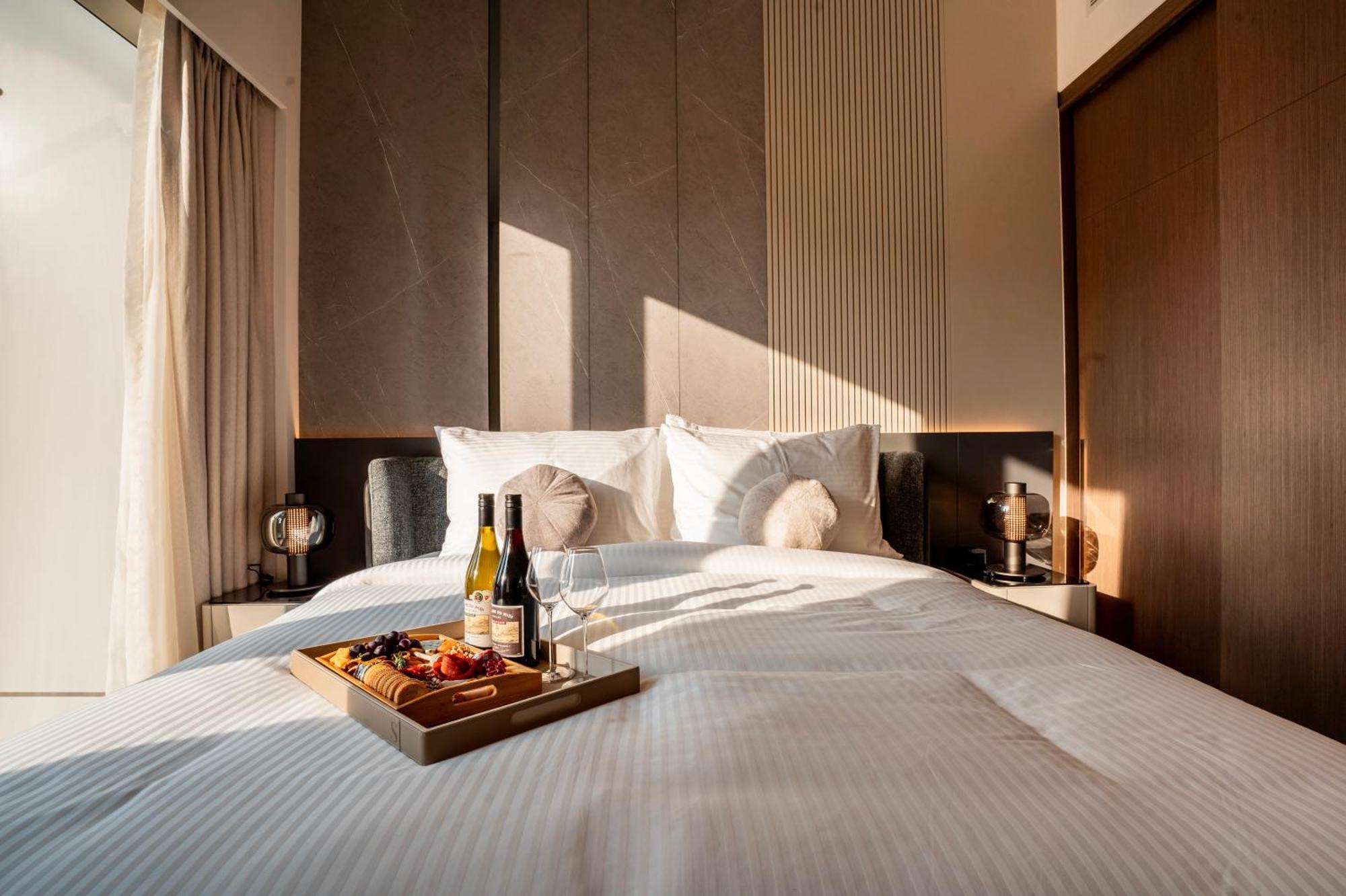 Lägenhet Luxury 1-bedroom In Downtown I Walk To Mall And Fountains Dubai
