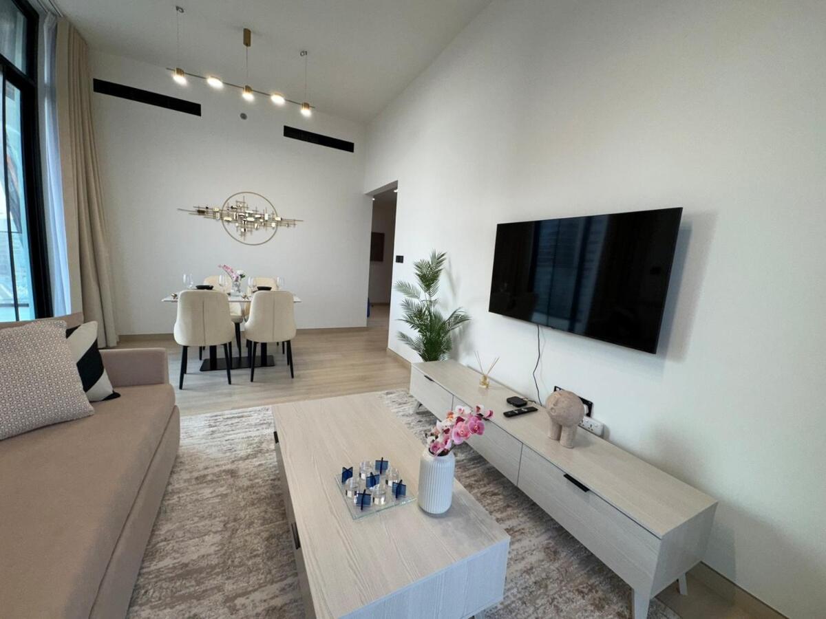 Ashri Hh Spacious In Jvc, Binghatti Luna Appartement