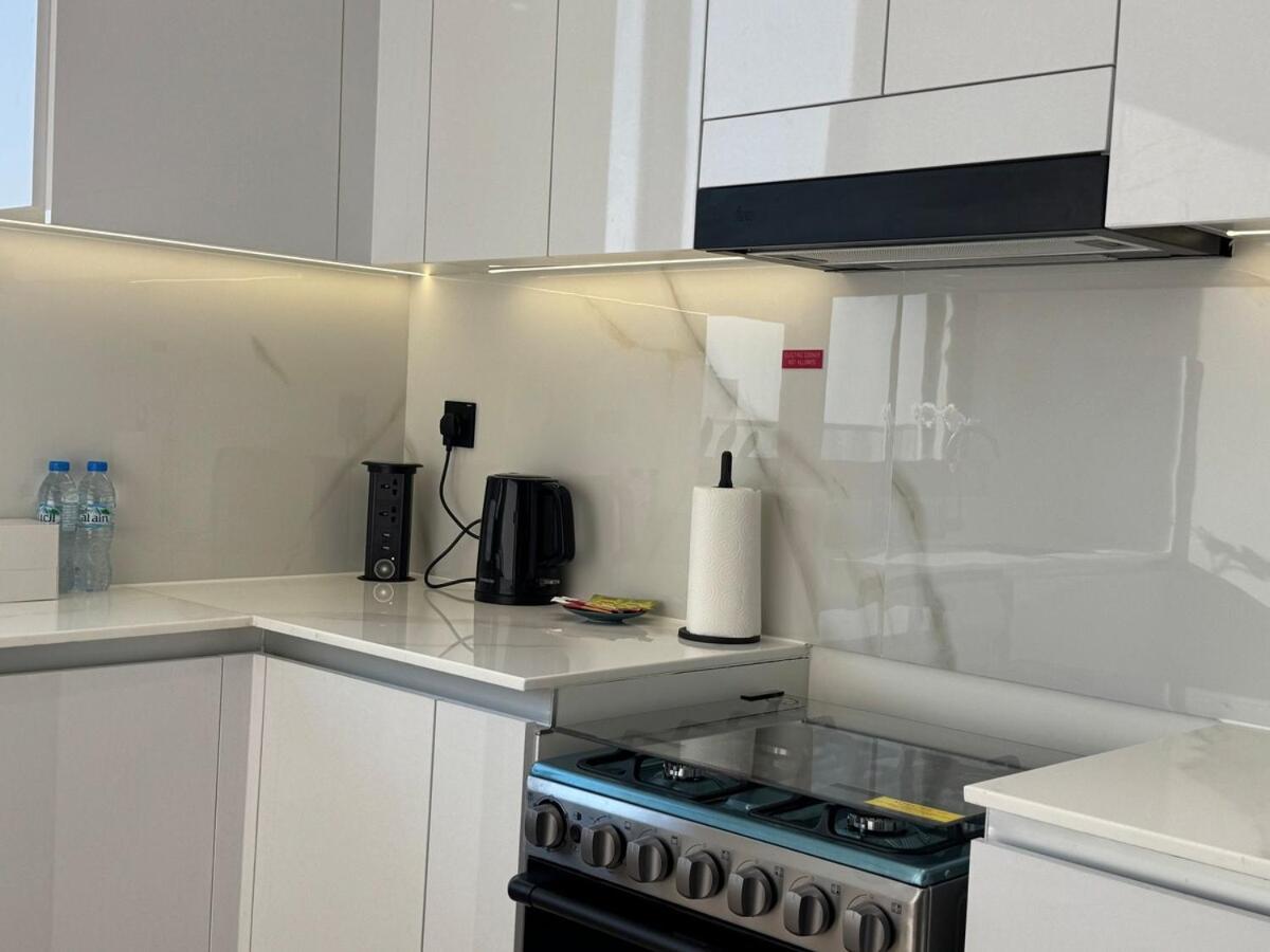 Ashri Hh Spacious In Jvc, Binghatti Luna Appartement