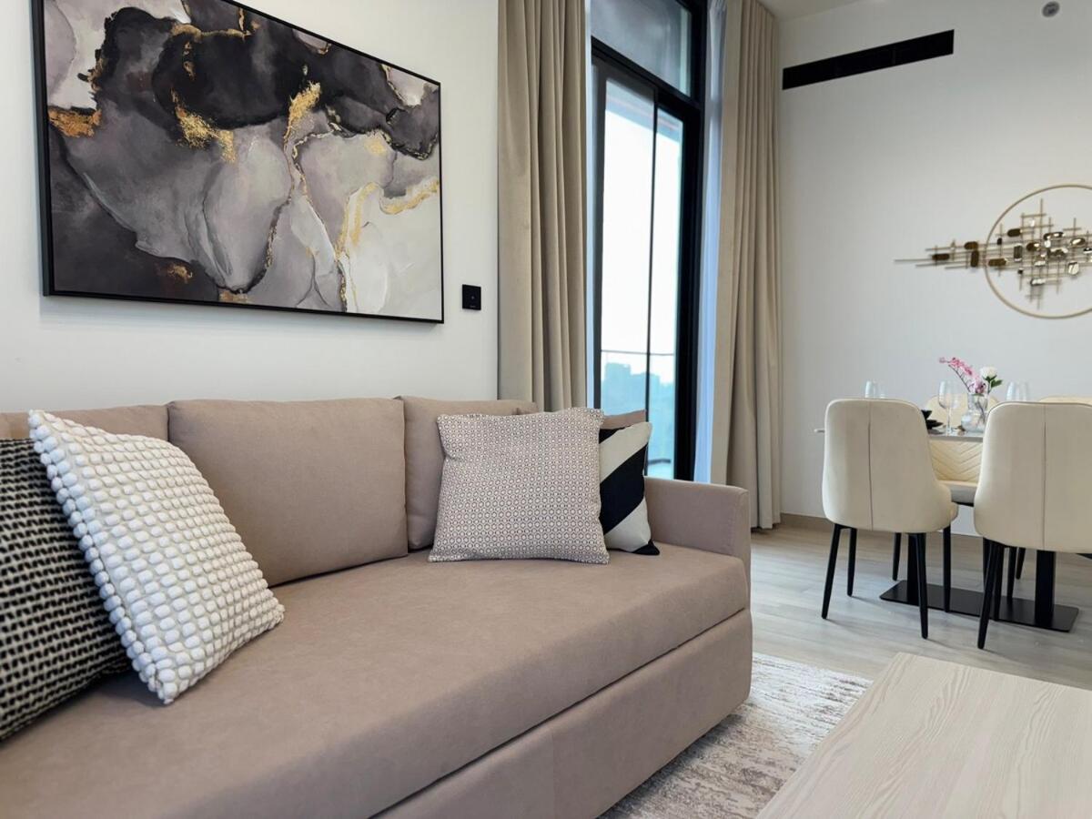 Ashri Hh Spacious In Jvc, Binghatti Luna Appartement