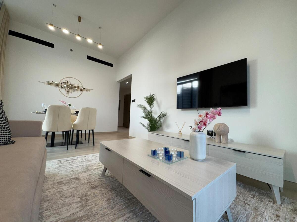 Ashri Hh Spacious In Jvc, Binghatti Luna Appartement