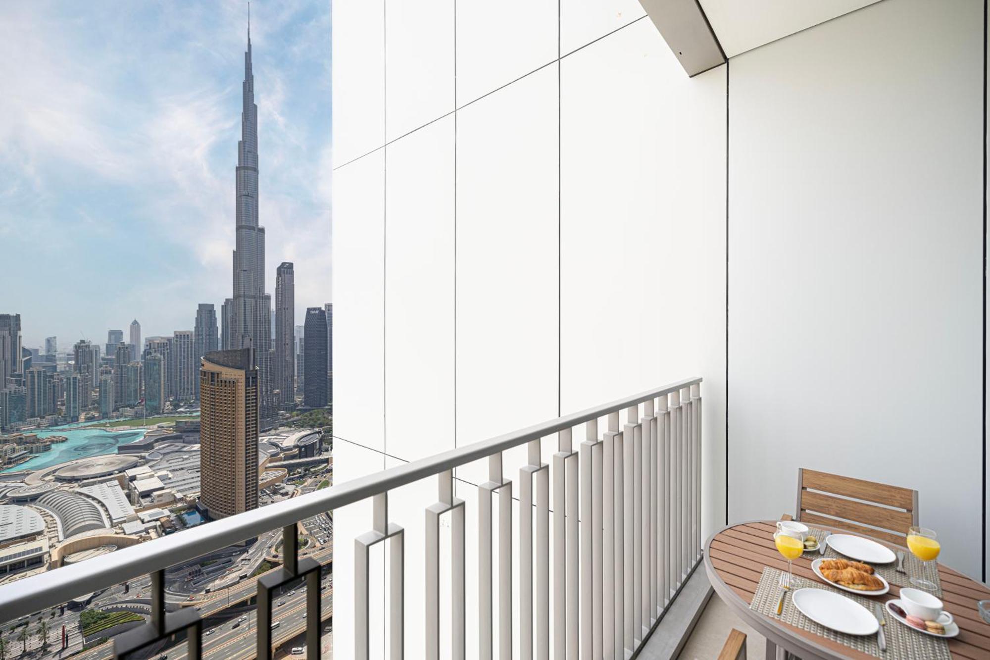 Lejlighed Premium 2 Bedroom High-floor Offering Spectacular Burj Khalifa & Fountain Views, Steps Away From Mall - Downtown By Stayfinity - Max 8 Guests