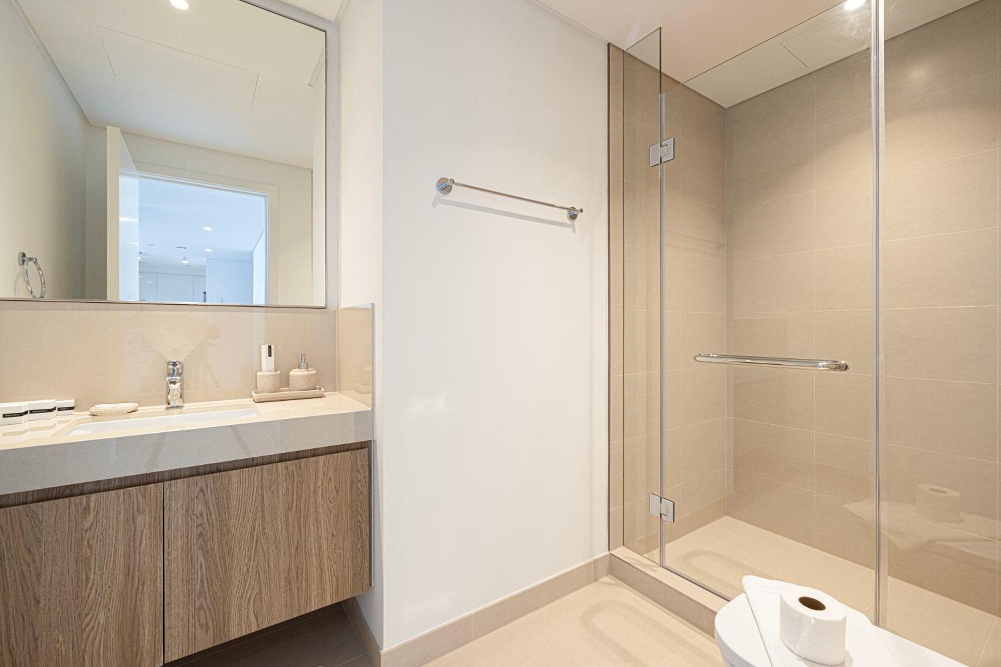 Premium 2 Bedroom High-floor Offering Spectacular Burj Khalifa & Fountain Views, Steps Away From Mall - Downtown By Stayfinity - Max 8 Guests Lejlighed