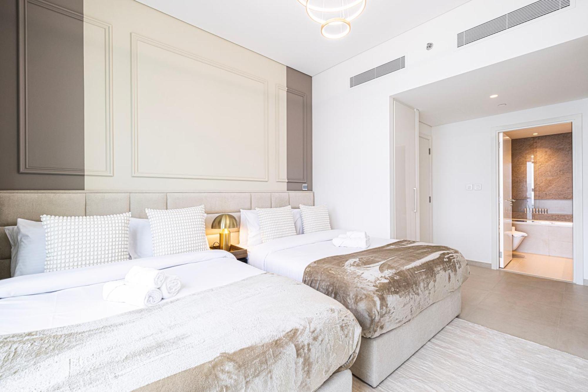 Lejlighed Premium 2 Bedroom High-floor Offering Spectacular Burj Khalifa & Fountain Views, Steps Away From Mall - Downtown By Stayfinity - Max 8 Guests *