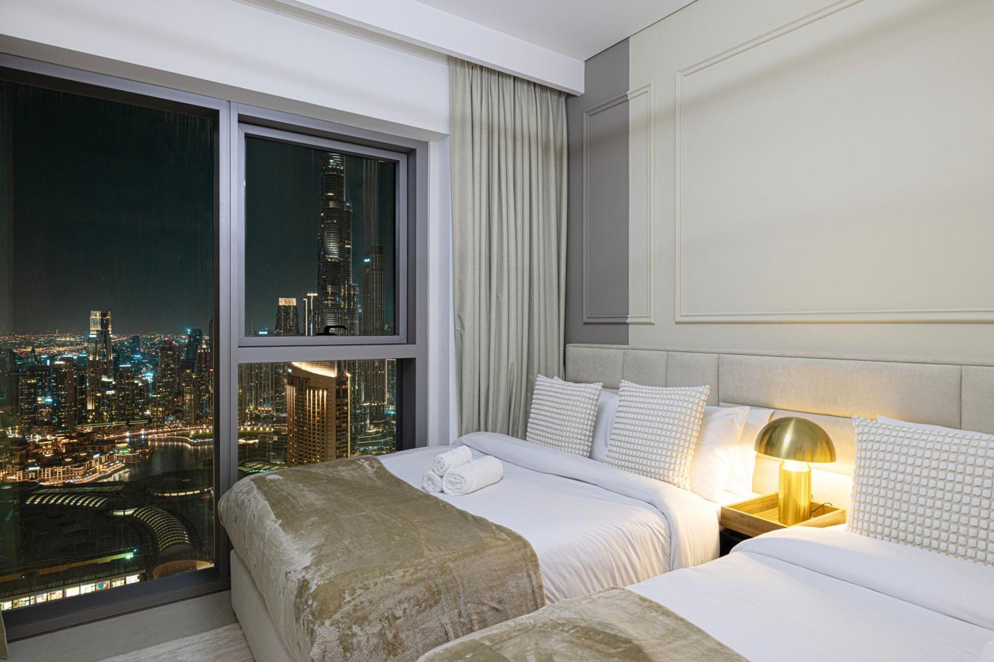 Lejlighed Premium 2 Bedroom High-floor Offering Spectacular Burj Khalifa & Fountain Views, Steps Away From Mall - Downtown By Stayfinity - Max 8 Guests
