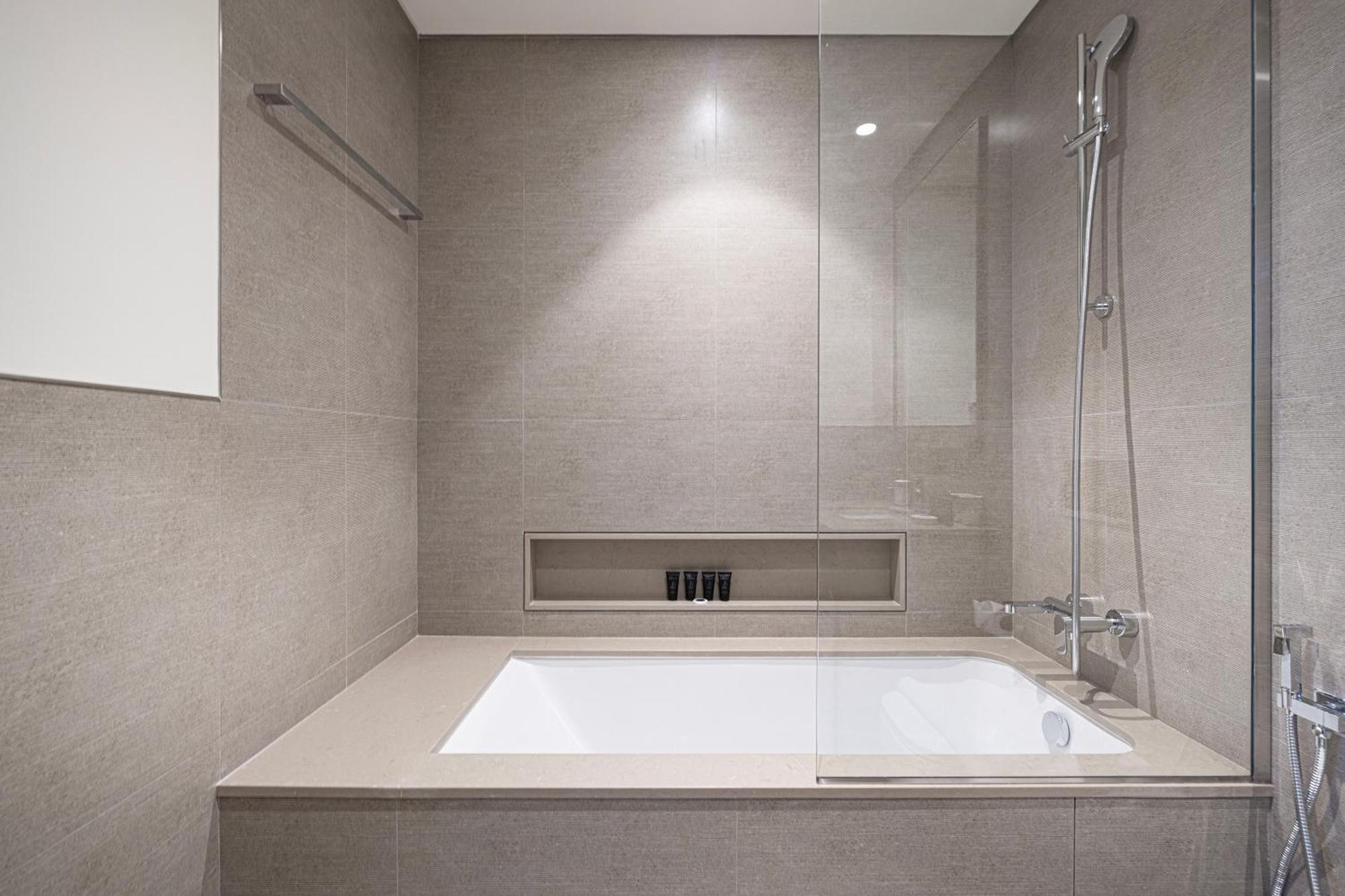 Grande 1 Bedroom With Amazing Pool, Gym And Location Dubái