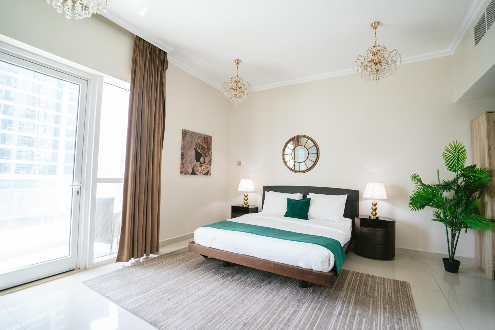 Iconic Marina & Sea Views From The 52nd Floor Aparthotel