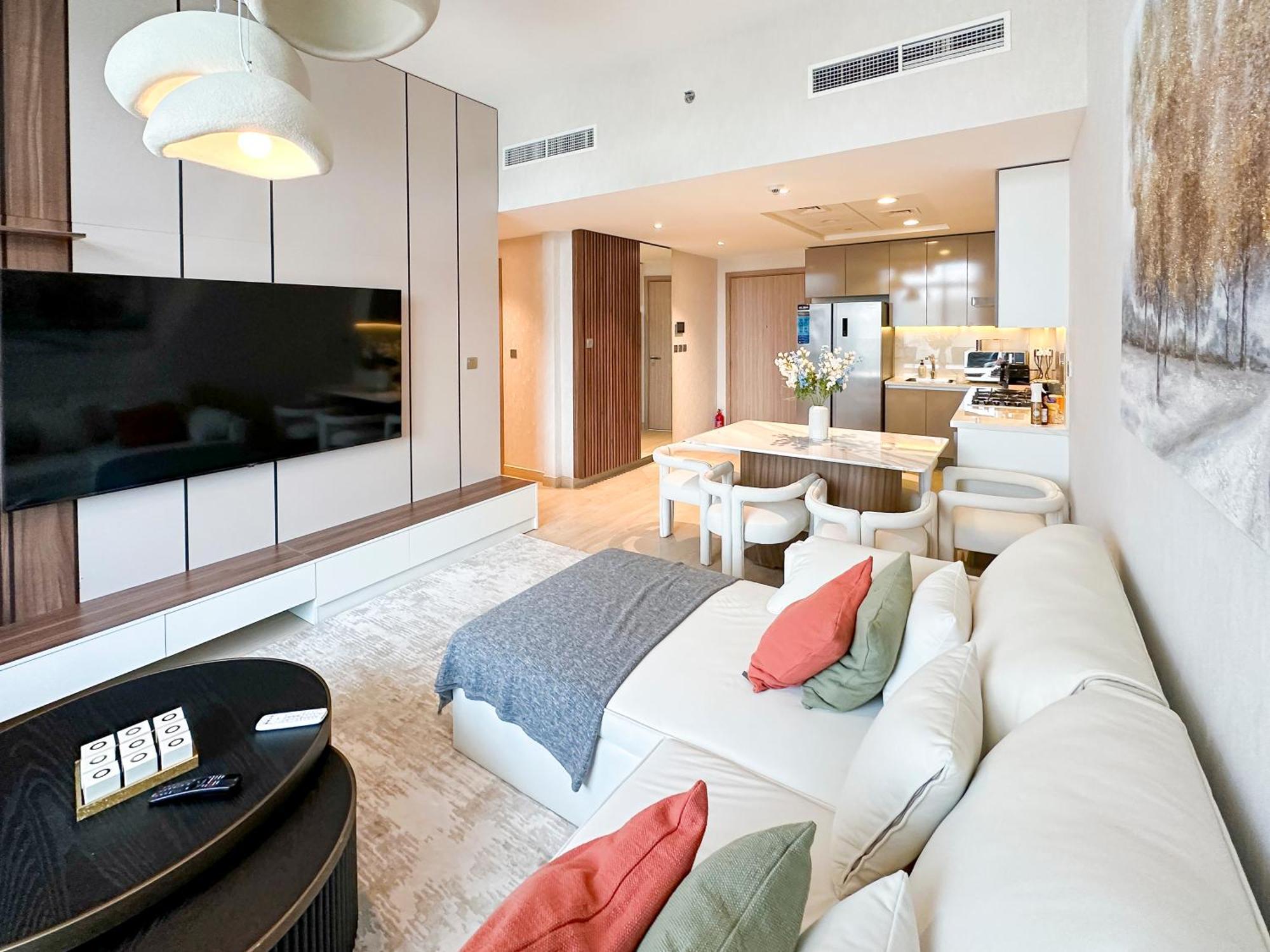 Stylish 3br With Burj Khalifa & Pool Views Appartement Dubaï