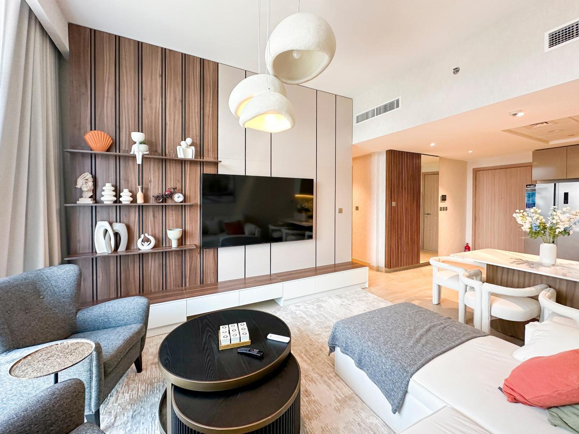 Stylish 3br With Burj Khalifa & Pool Views Appartement *