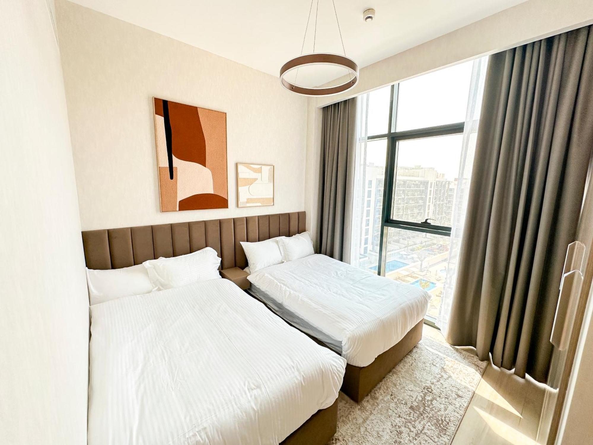 Stylish 3br With Burj Khalifa & Pool Views *