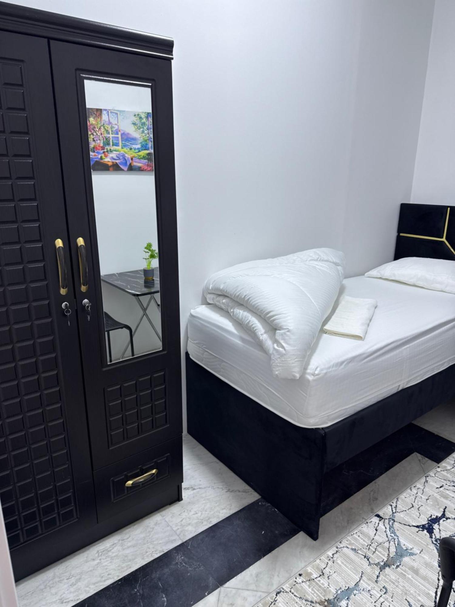 Four Stars Apartemen *