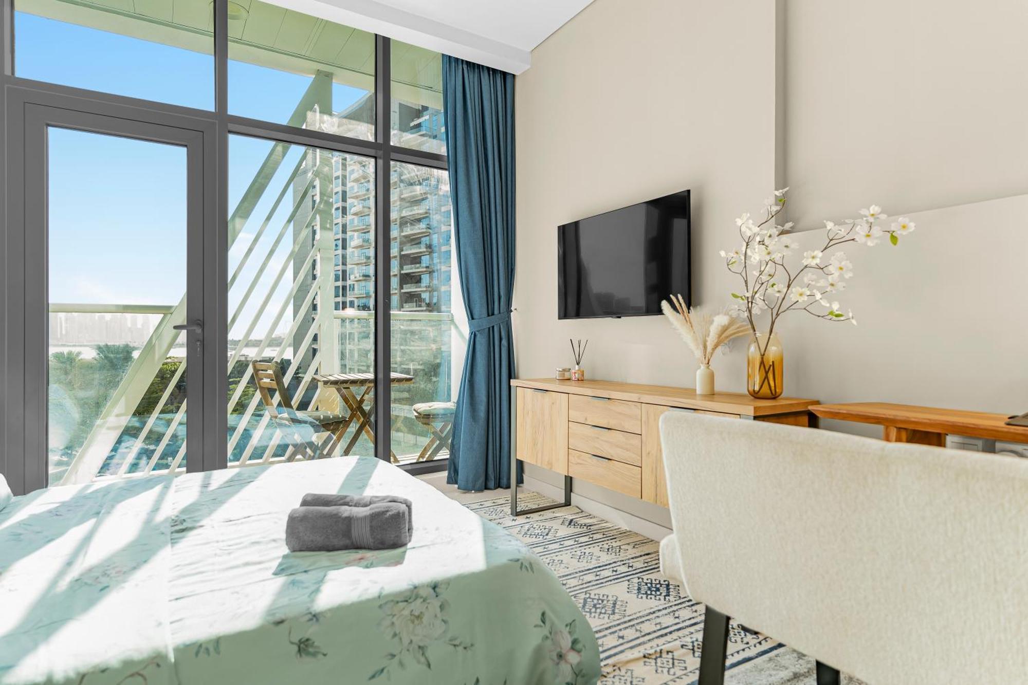 Cozy Sea & Marina View With Rooftop Pool & Private In Palm Jumeirah, Steps To Nakheel Mall Dubái