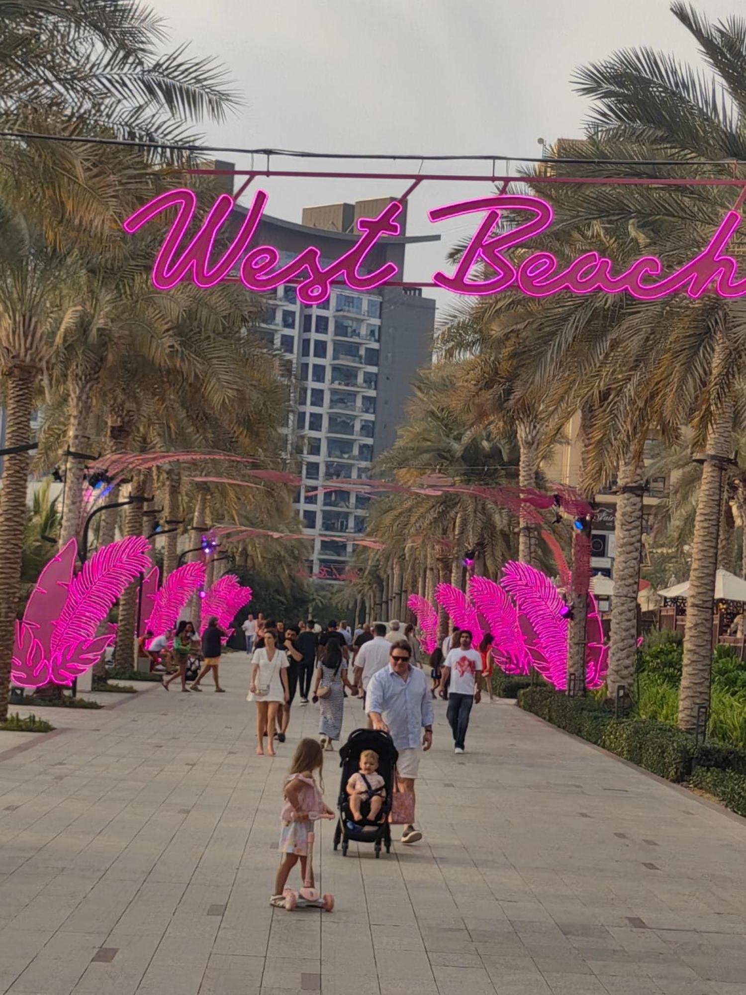 7 Palm Jumeirah Apartment *
