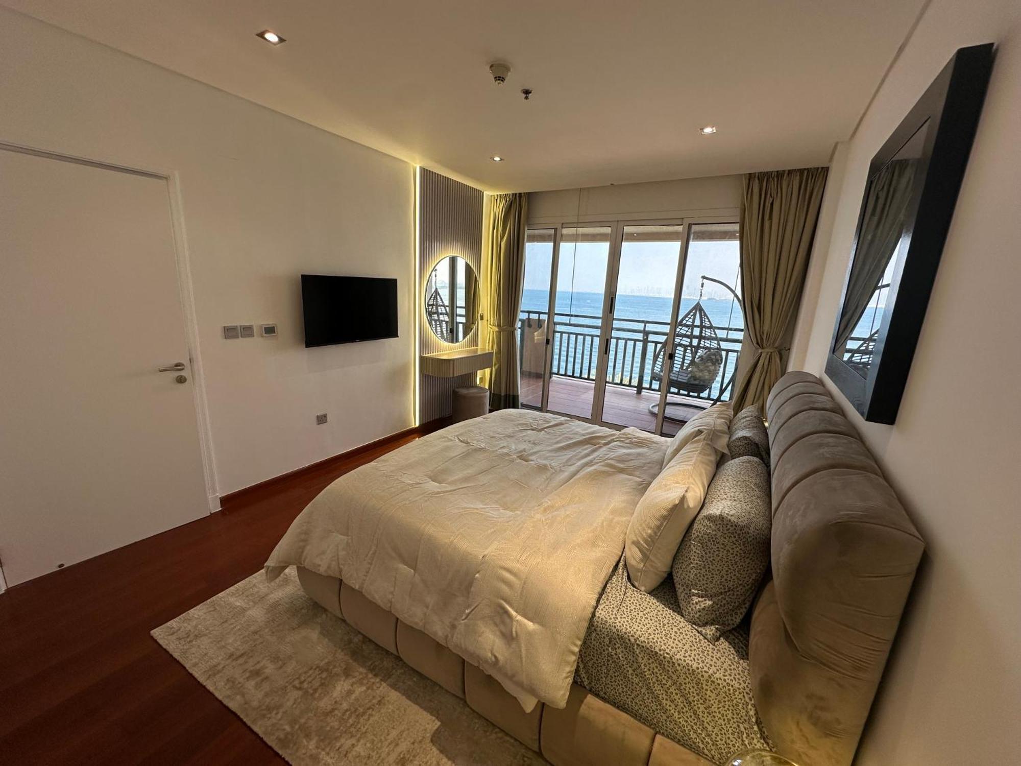 Apartment Cozy, Full Sea View, Private Beach, In 5 Stars At The Palm Dubai